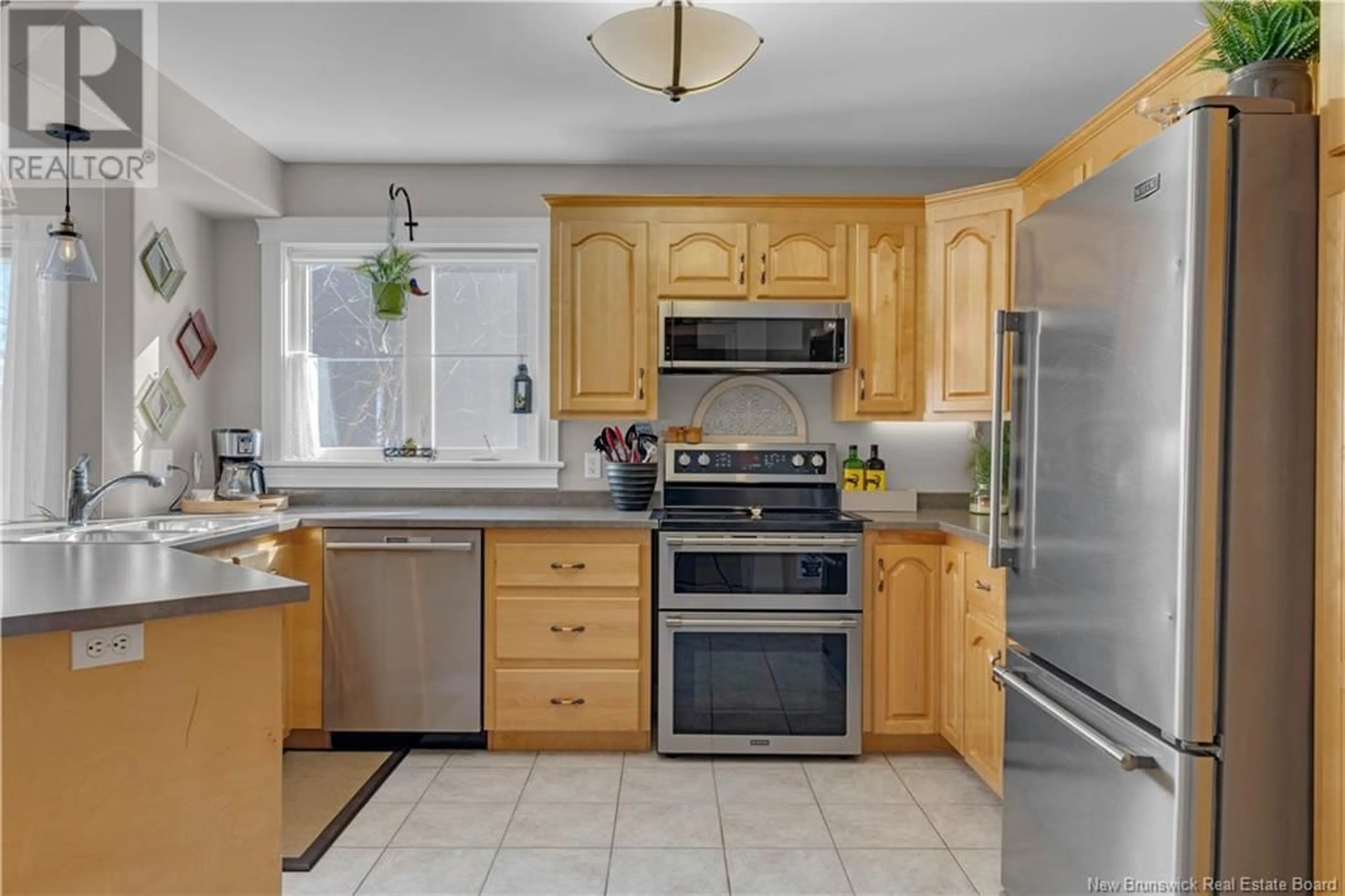 Standard kitchen, ceramic/tile floor for 10 Mapledawn Court, Rothesay New Brunswick E1E5Y6