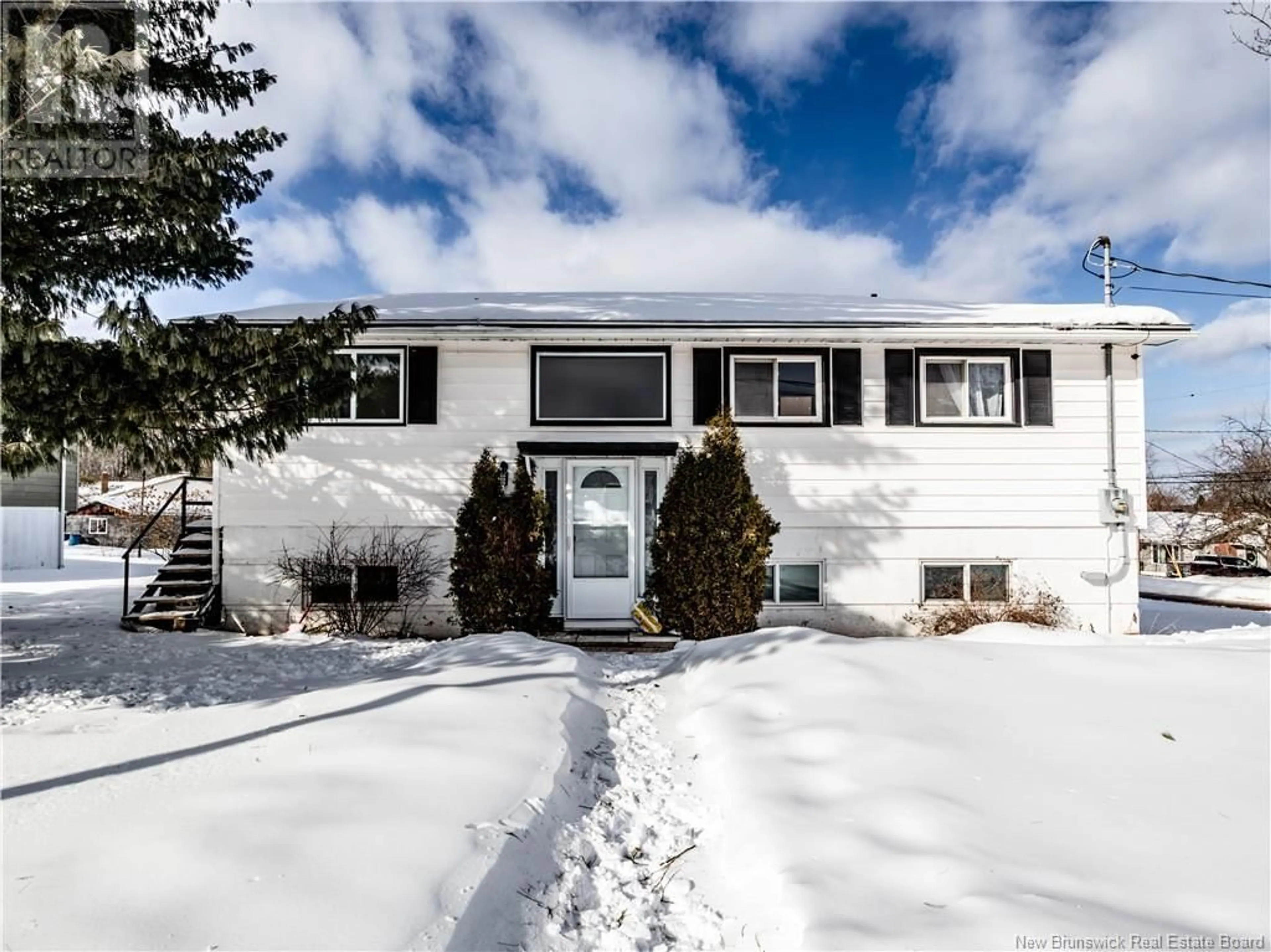 Home with vinyl exterior material, street for 181 OLD COACH, Riverview New Brunswick E1B1P1