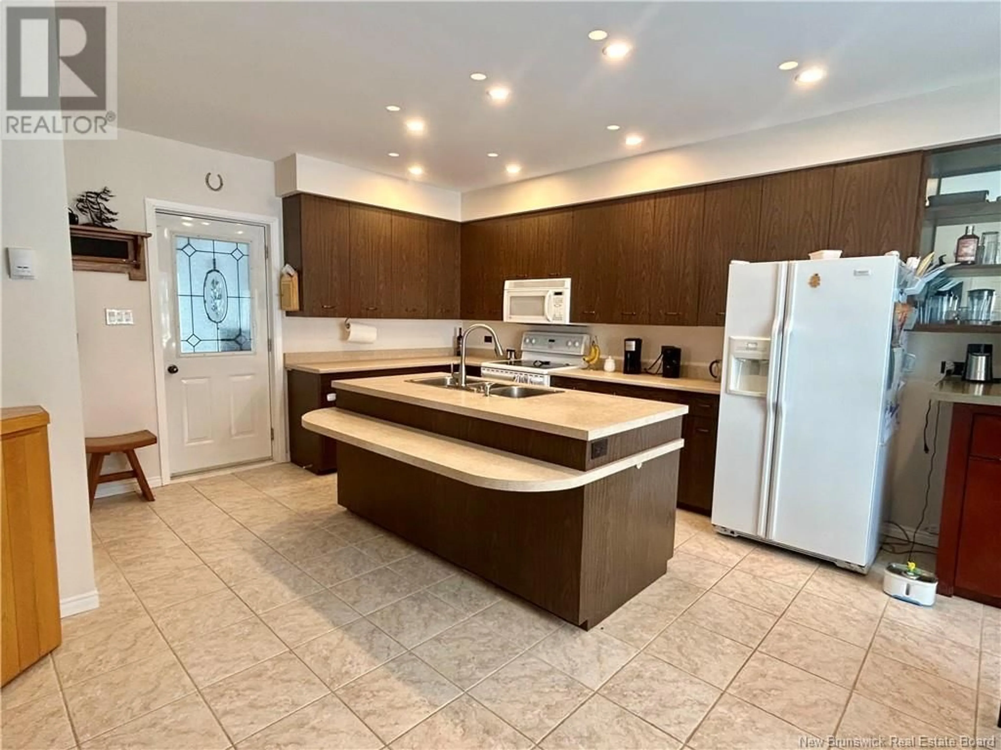 Standard kitchen, ceramic/tile floor for 69 CHURCH STREET, Grand-Sault/Grand Falls New Brunswick E3Z2N3