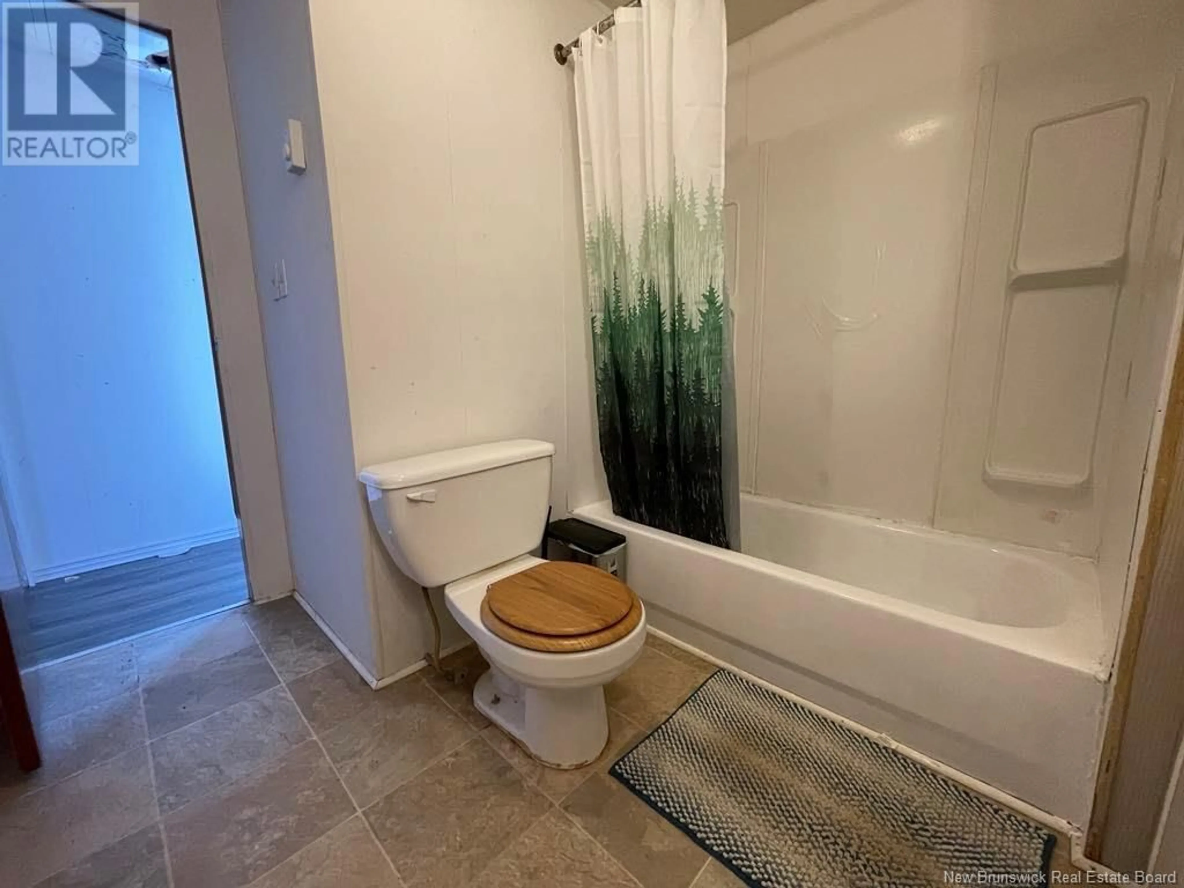 Standard bathroom, ceramic/tile floor for 16 CANVAS BACK WAY, Lincoln New Brunswick E3B7E9