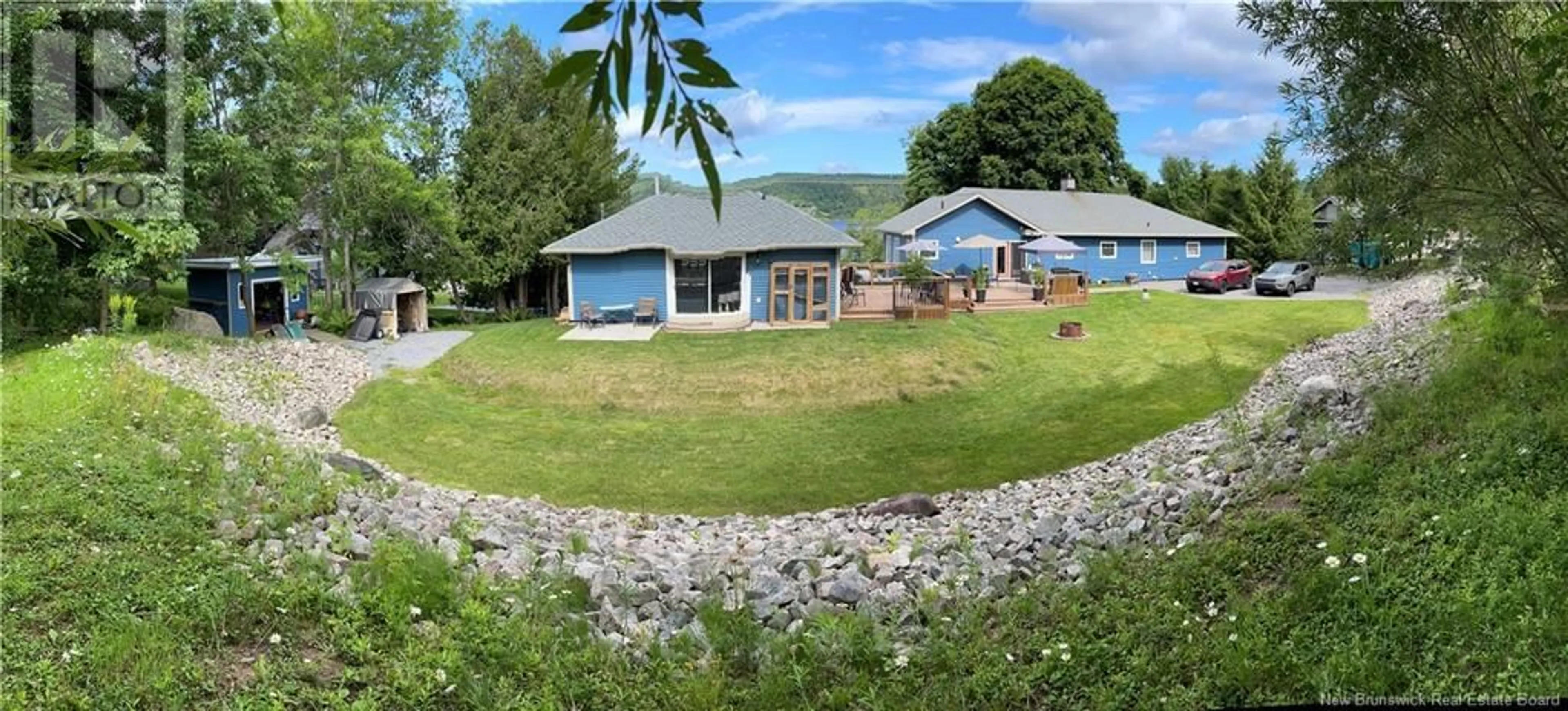 A pic from outside/outdoor area/front of a property/back of a property/a pic from drone, water/lake/river/ocean view for 574 Gondola Point Road, Quispamsis New Brunswick E2E1J9