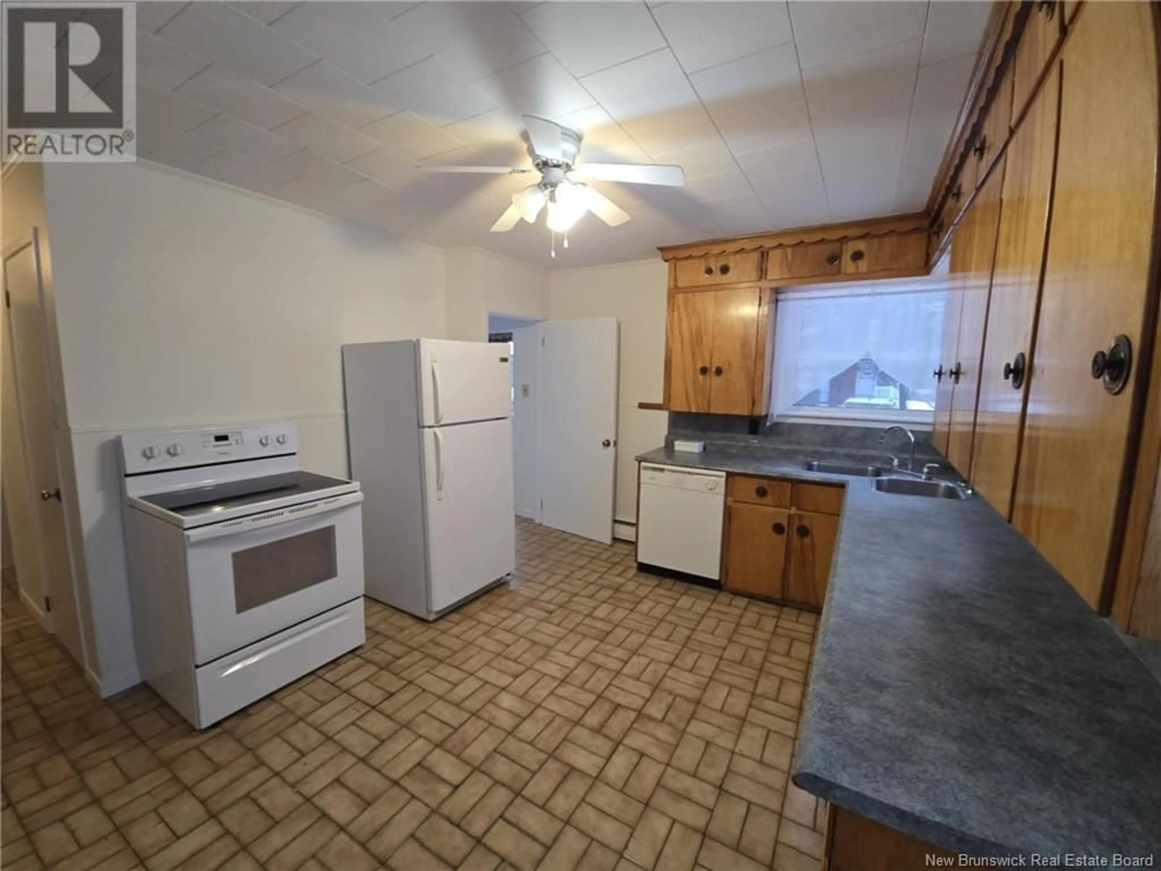 Standard kitchen, unknown for 581 & 583 Old King George Hwy, Miramichi New Brunswick E1V1K3