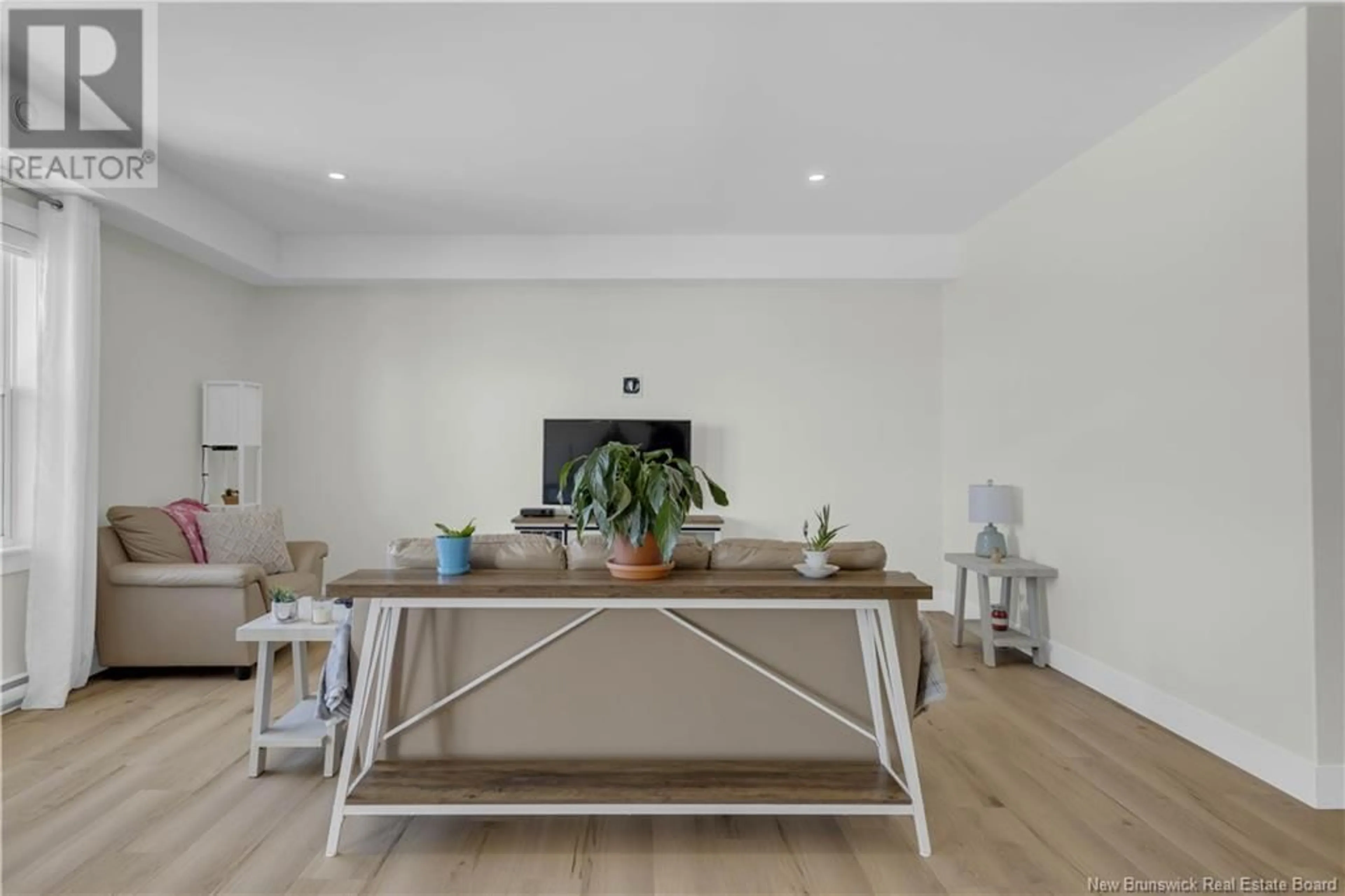 Living room with furniture, wood/laminate floor for 202 - 79 MAPLEVIEW DRIVE, Hampton New Brunswick E5N0A6