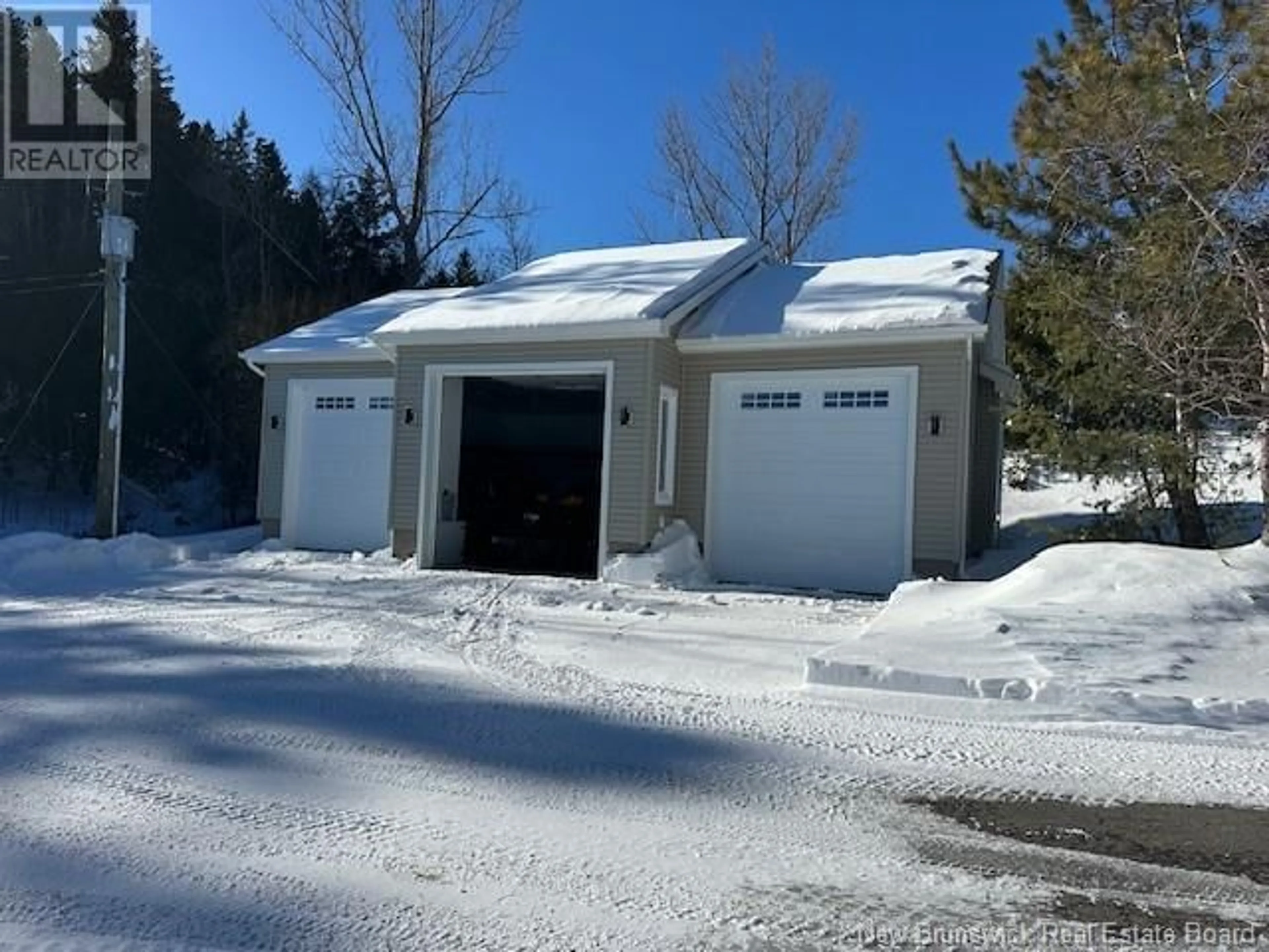 Indoor garage for 4 Cote Bleu, Bathurst New Brunswick E2A3E8