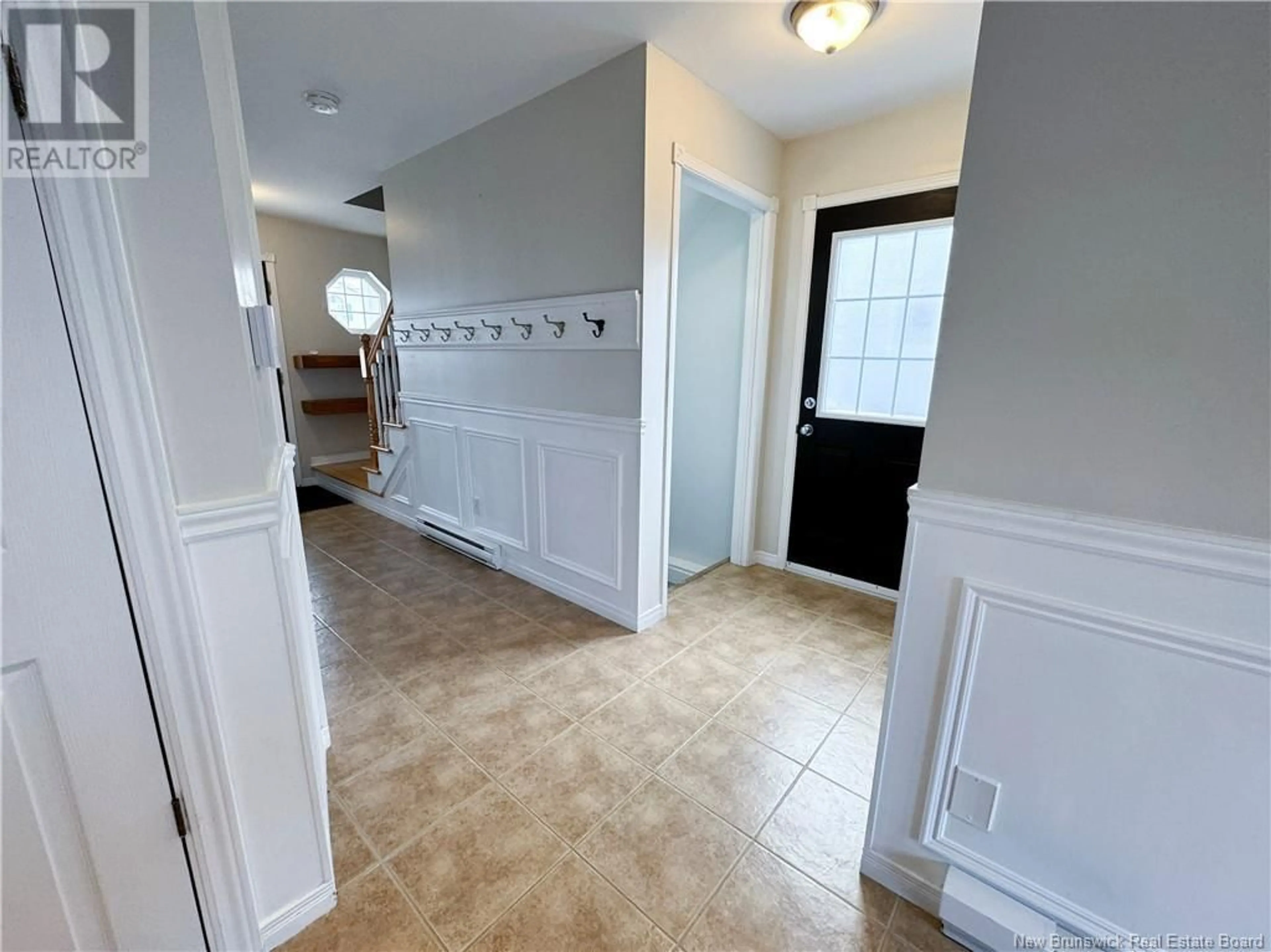 Indoor entryway for 65 Stoneham, Moncton New Brunswick E1G4Z5