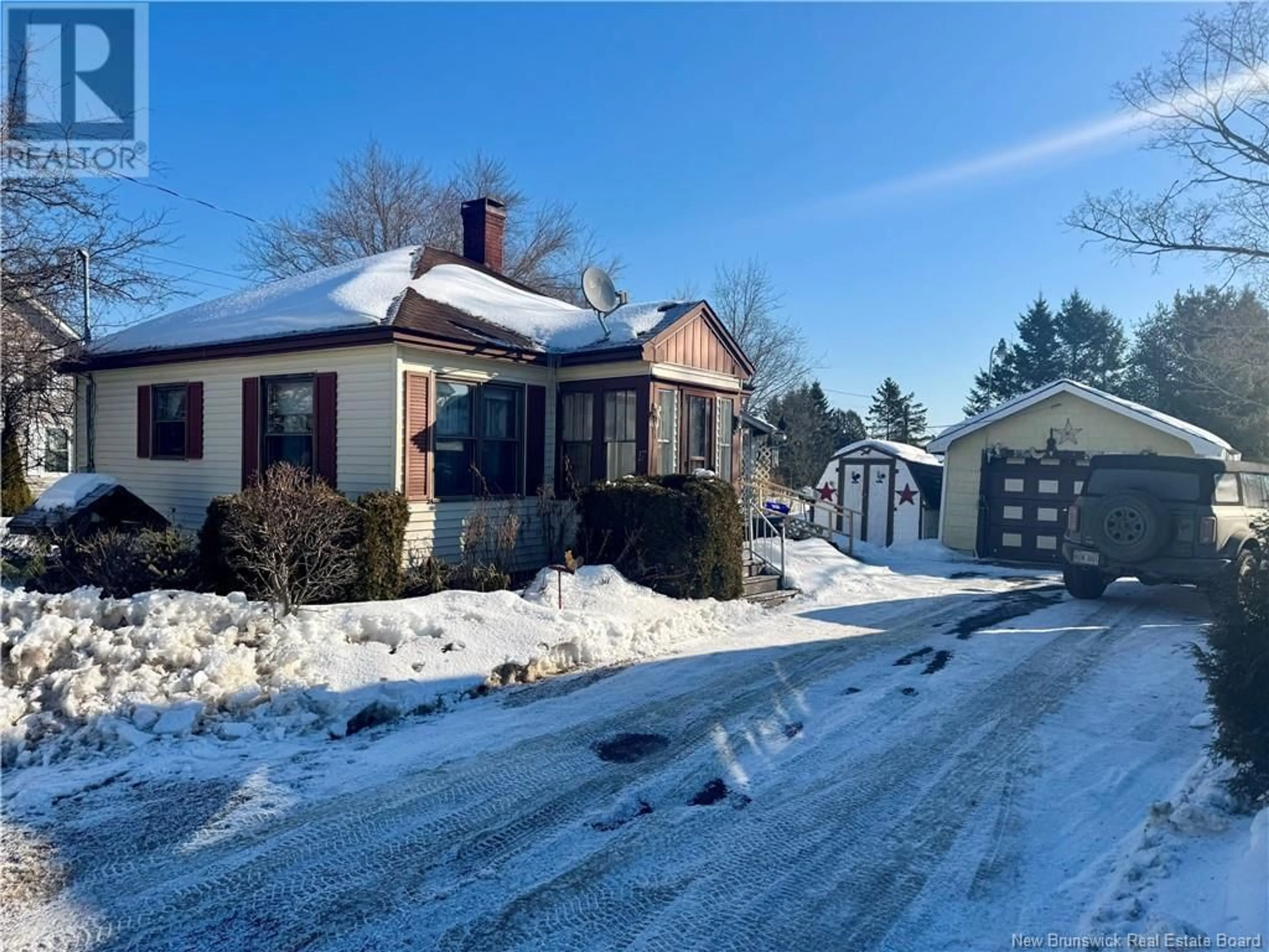 A pic from outside/outdoor area/front of a property/back of a property/a pic from drone, street for 17 Lisgar Street, St. Stephen New Brunswick E3L2T5