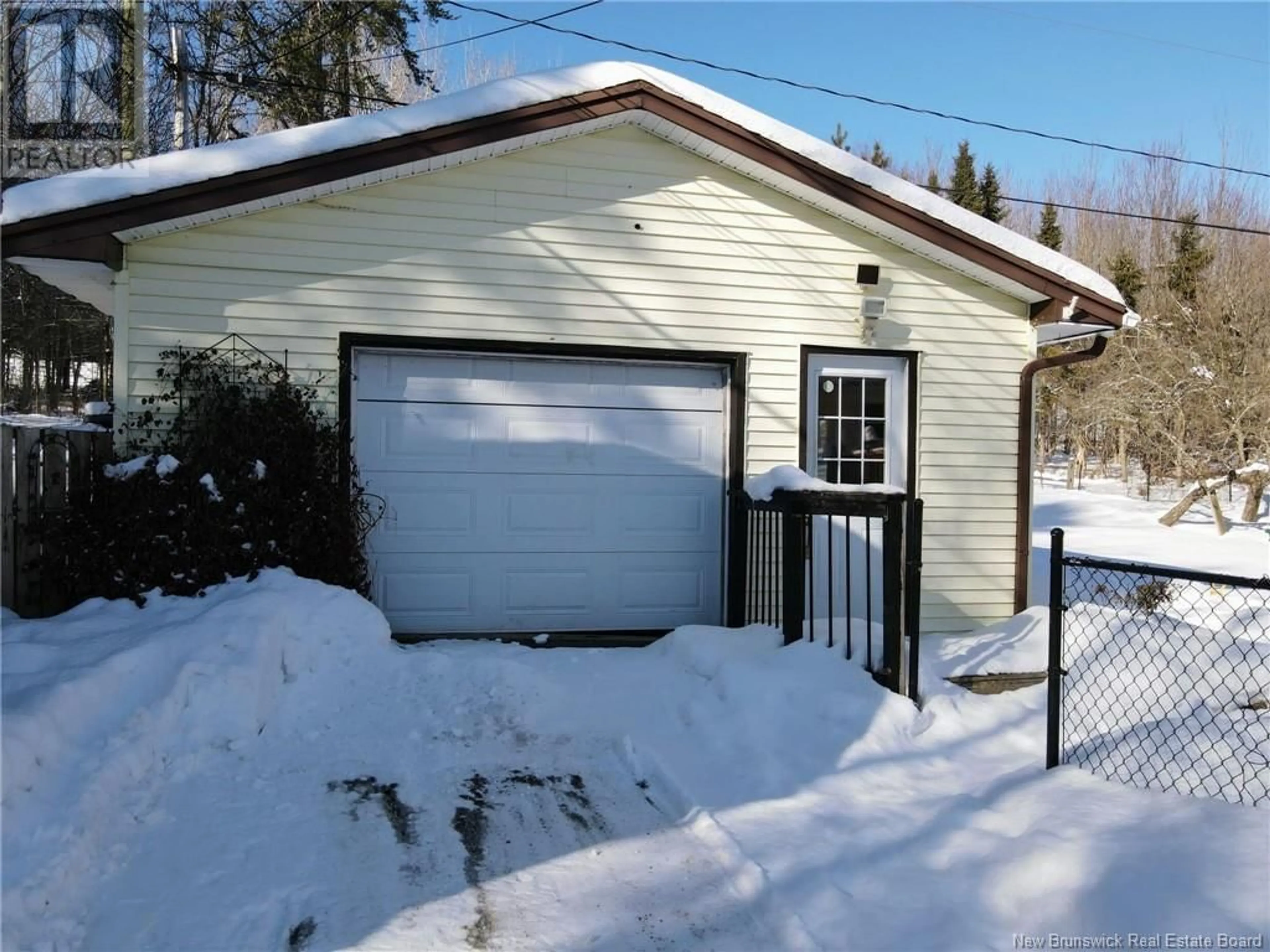 Indoor garage for 31 Pleasantview Street, Lutes Mountain New Brunswick E1C2J6