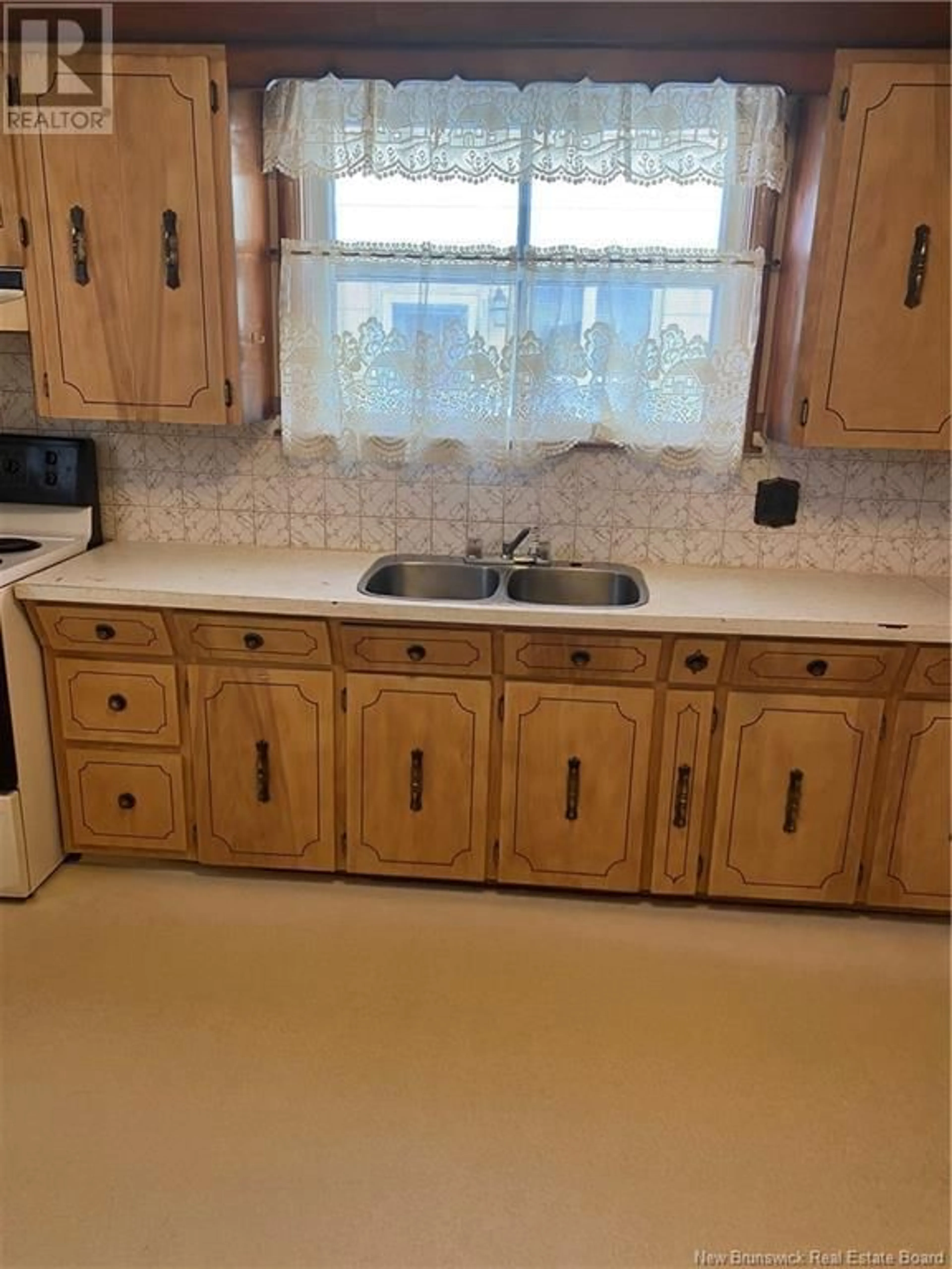 Standard kitchen, ceramic/tile floor for 298 Robinson Street, Moncton New Brunswick E1C5E1