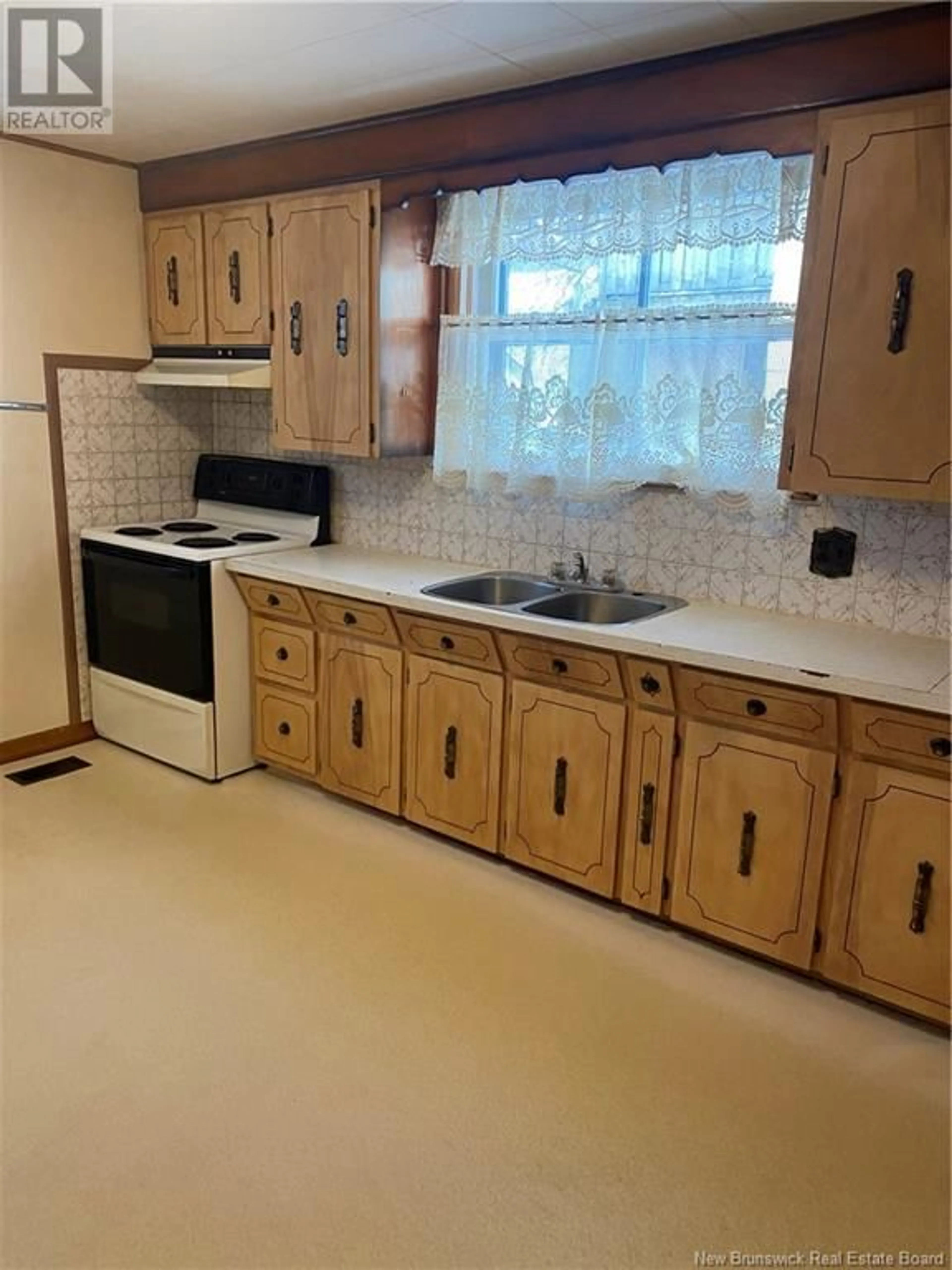 Standard kitchen, ceramic/tile floor for 298 Robinson Street, Moncton New Brunswick E1C5E1