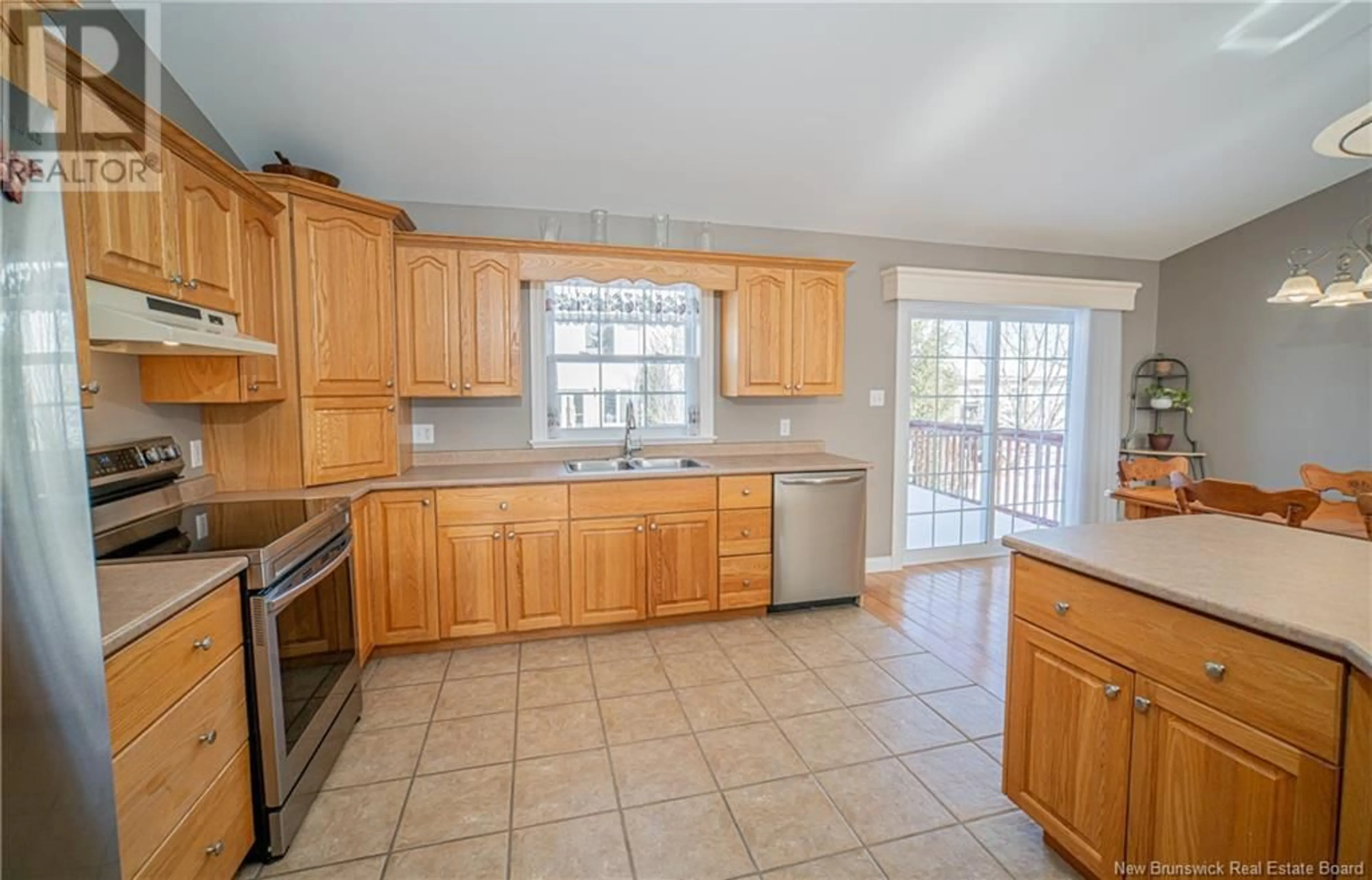 Standard kitchen, ceramic/tile floor for 49 Willingdon Street, Oromocto New Brunswick E2V2S2