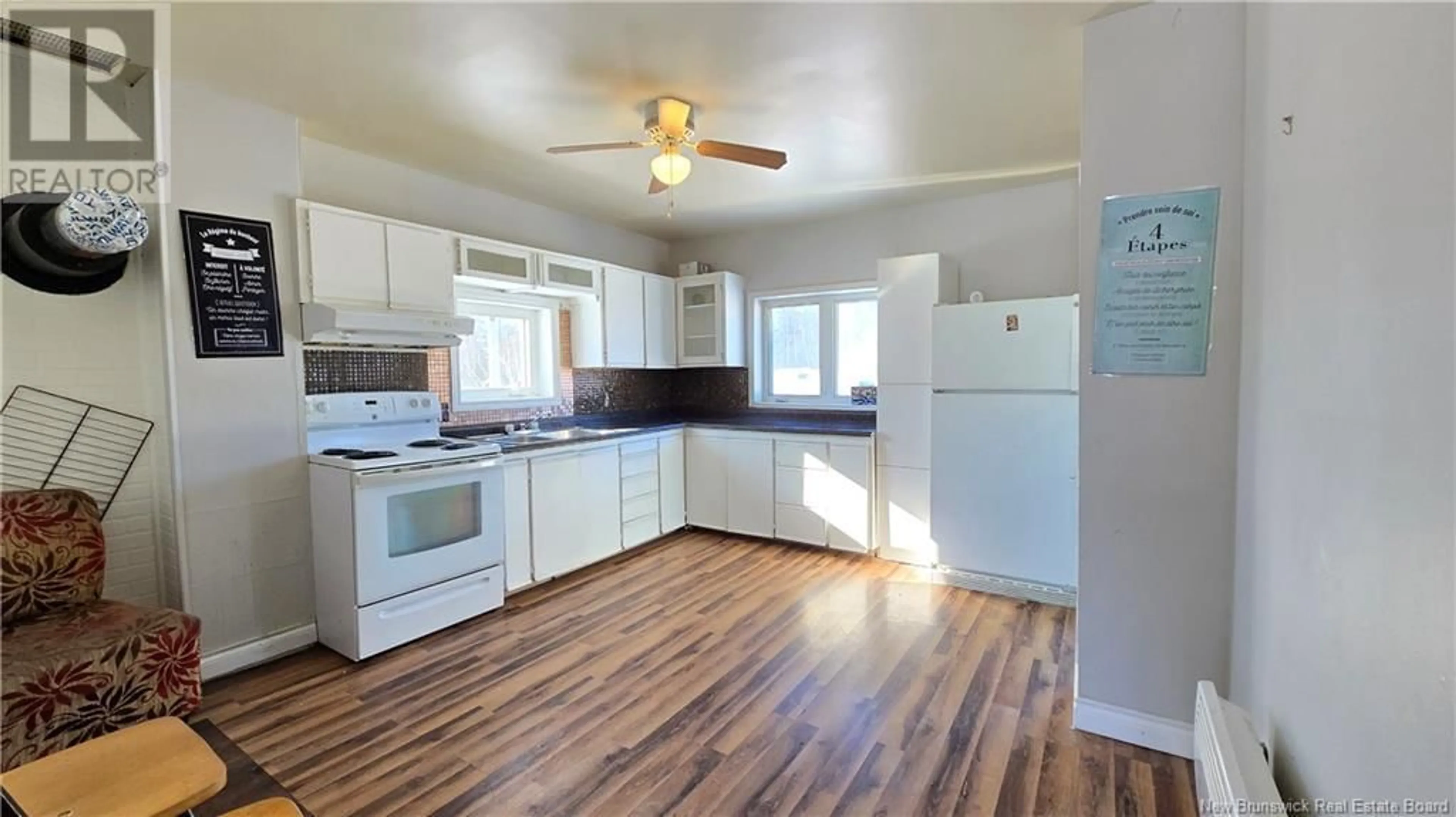 Standard kitchen, wood/laminate floor for 8422 Rue St-Paul Street, Bas-Caraquet New Brunswick E1W6E6