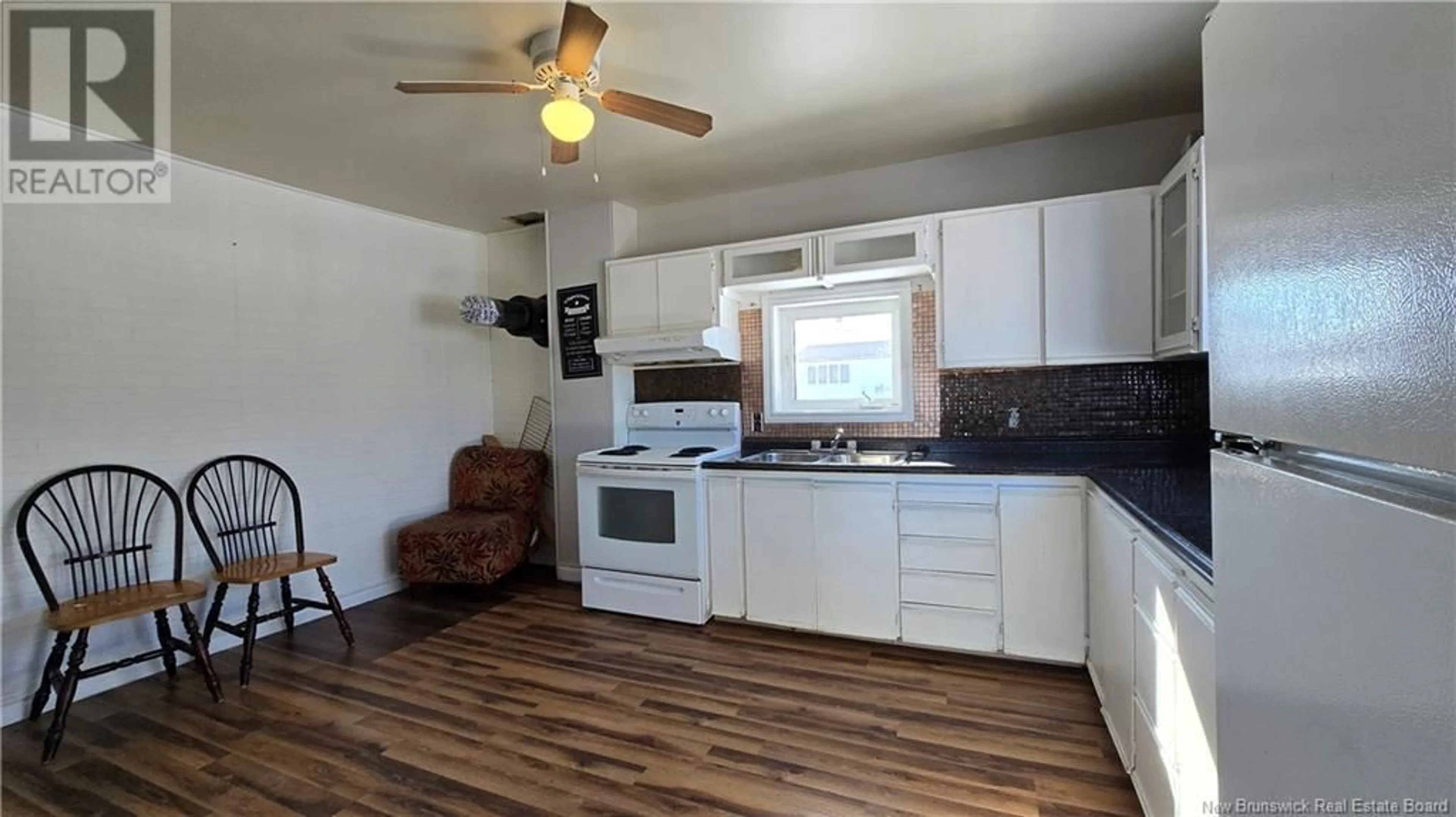 Standard kitchen, wood/laminate floor for 8422 Rue St-Paul Street, Bas-Caraquet New Brunswick E1W6E6