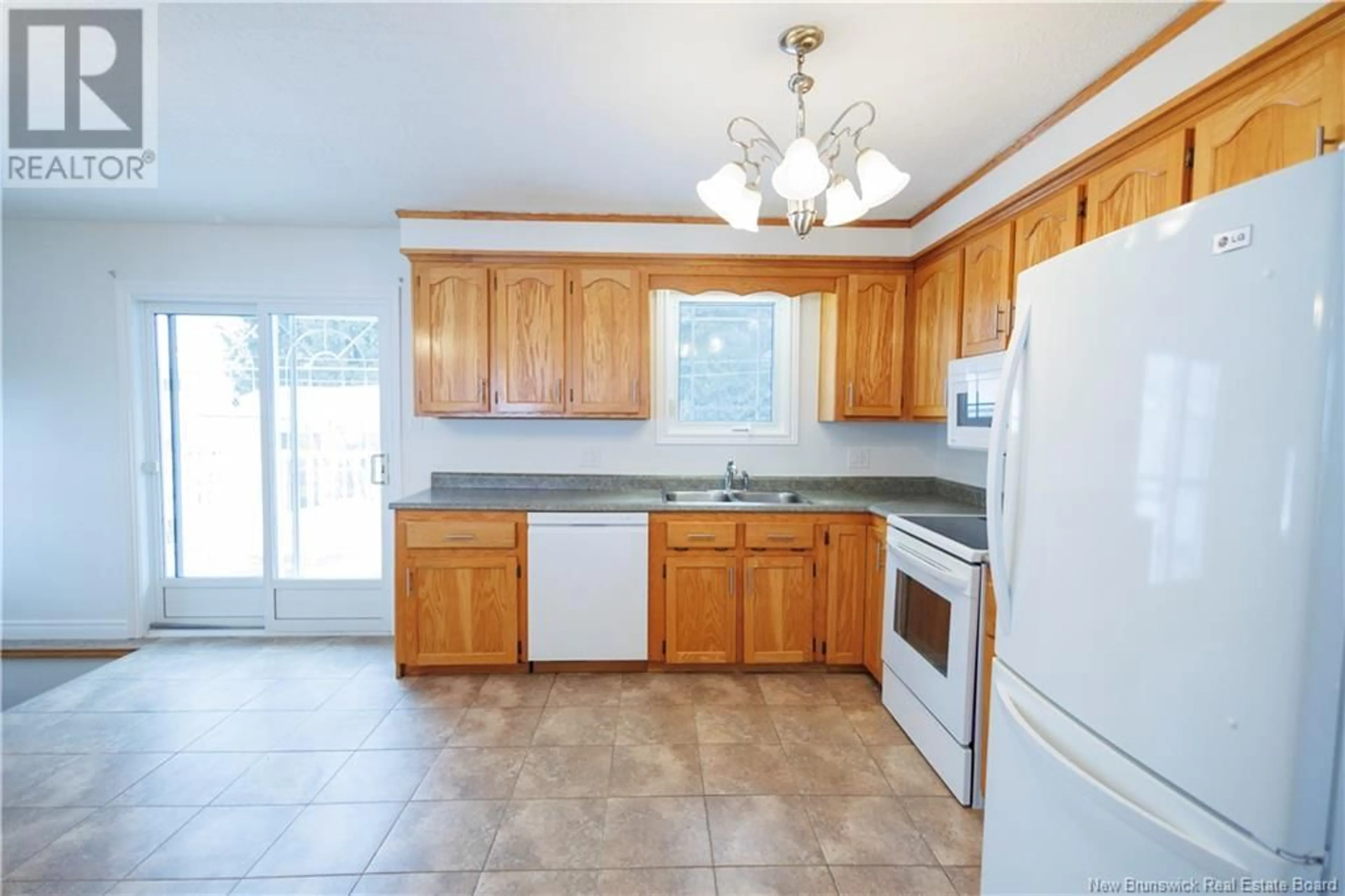 Standard kitchen, ceramic/tile floor for 641 2nd Avenue, Grand-Sault/Grand Falls New Brunswick E3Z1A3