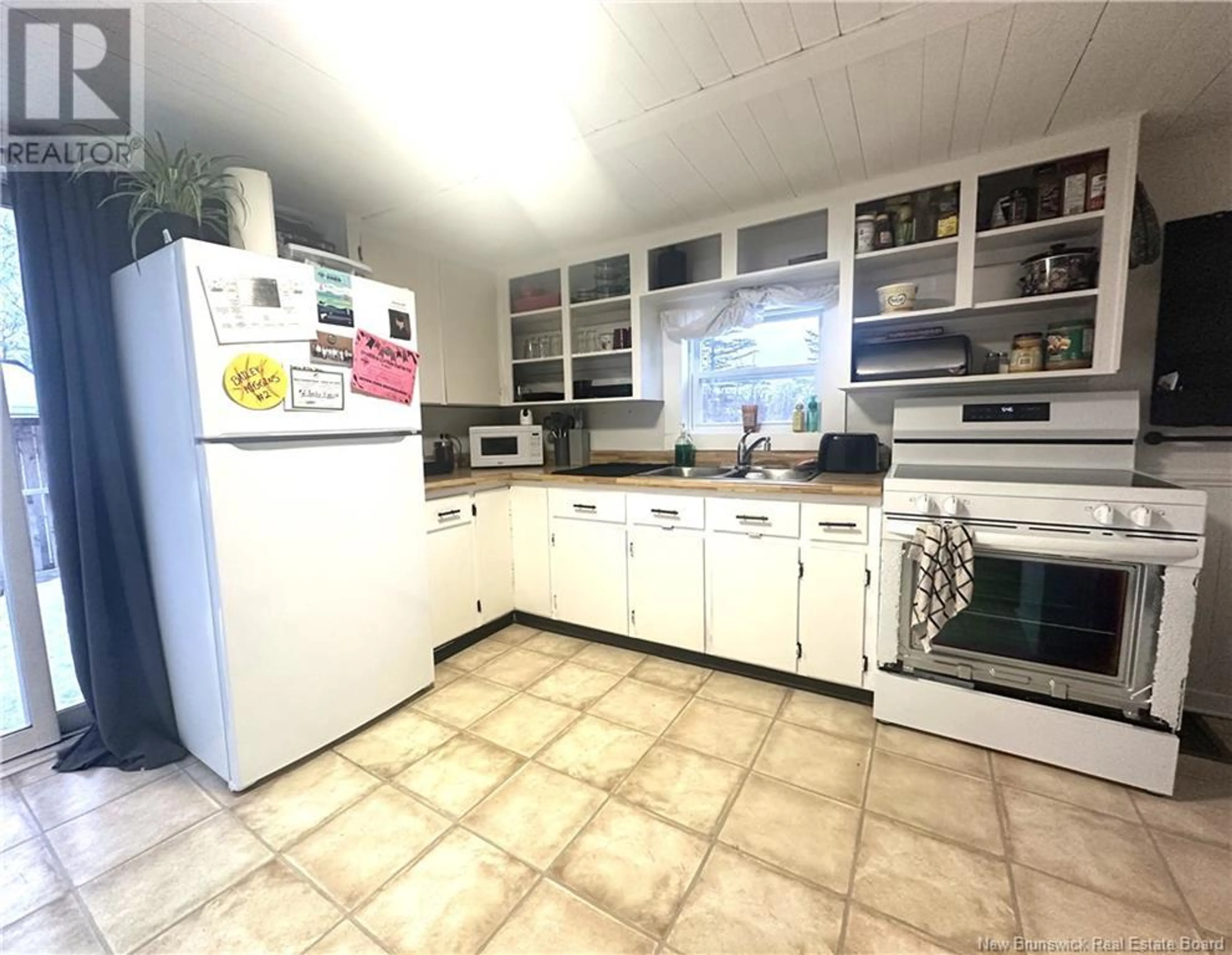 Standard kitchen, ceramic/tile floor for 480 Route 170, Oak Bay New Brunswick E3L3Y4