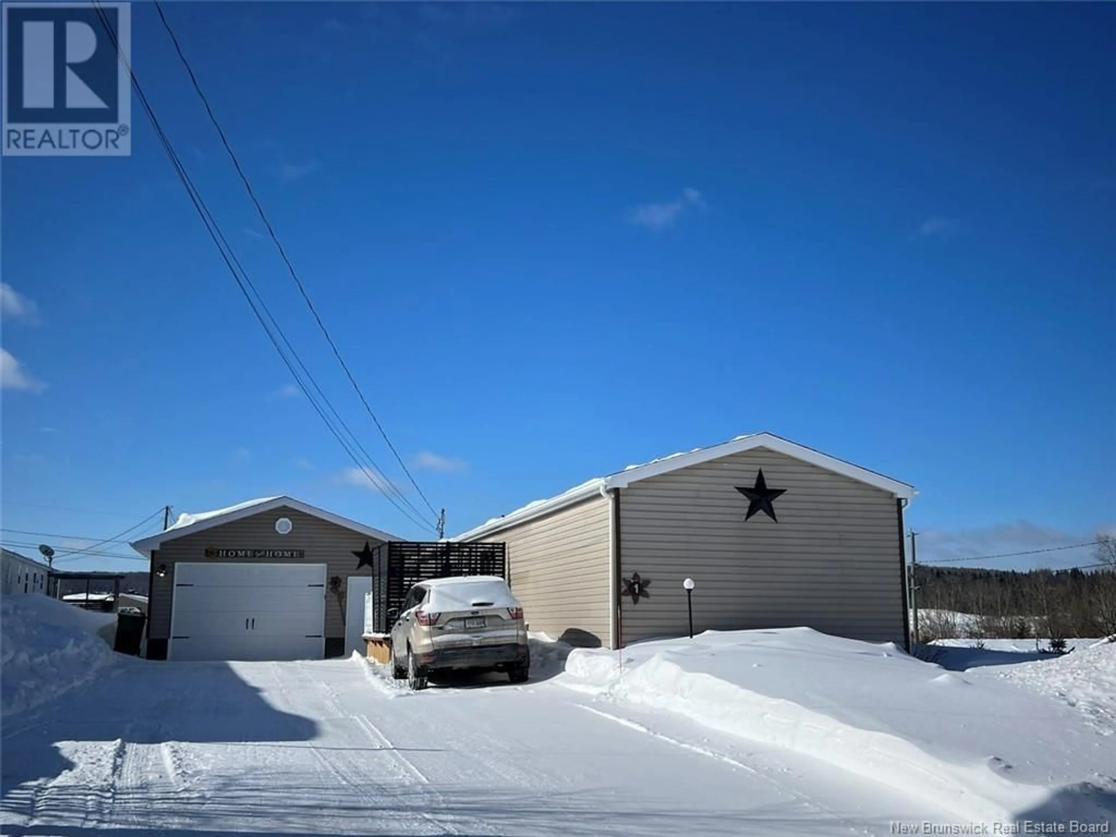 Indoor garage for 1 Frederick Street, Saint-Jacques New Brunswick E7B2Z4