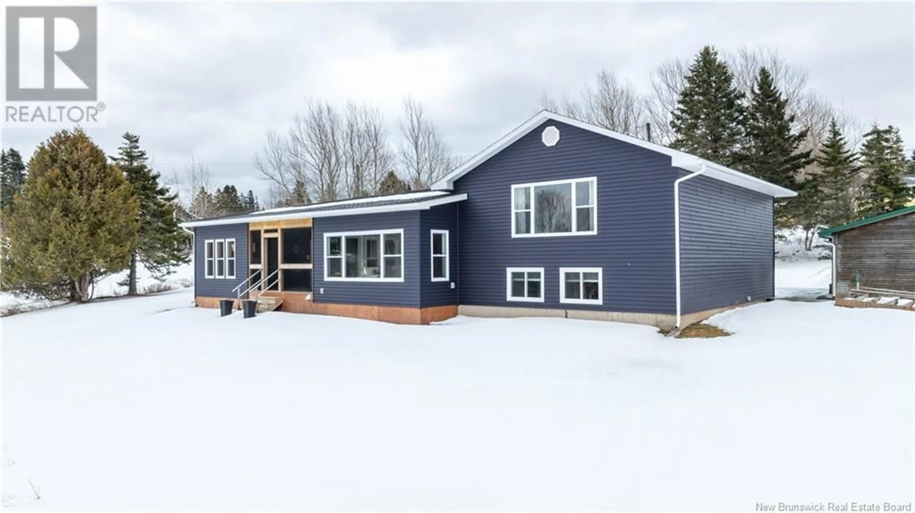 Home with vinyl exterior material, building for 21 Jacks Road, Saint John New Brunswick E2M7J3