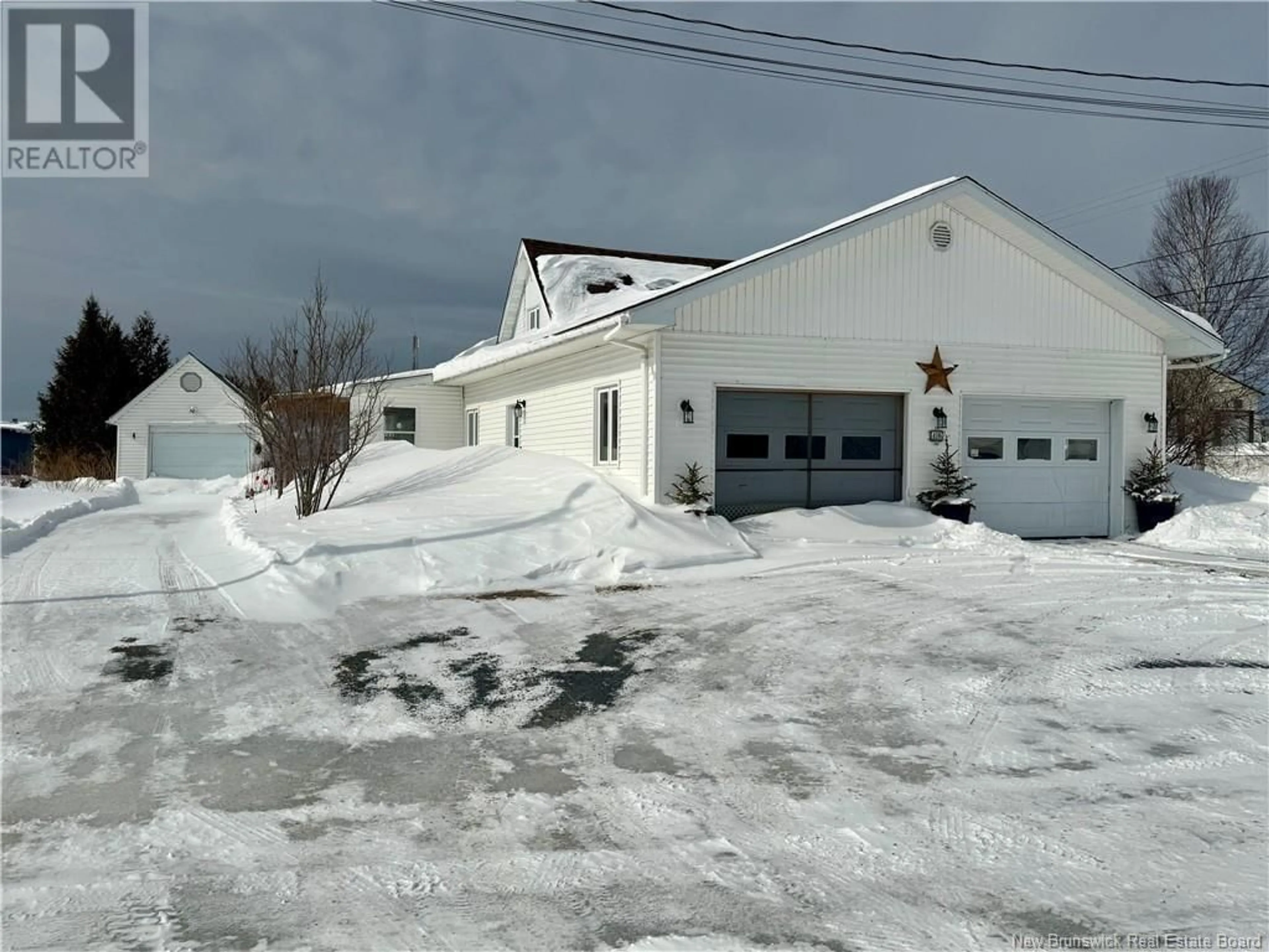 Open concept kitchen, ceramic/tile floor for 46 CN ROAD, Grand-Sault/Grand Falls New Brunswick E3Y3V4