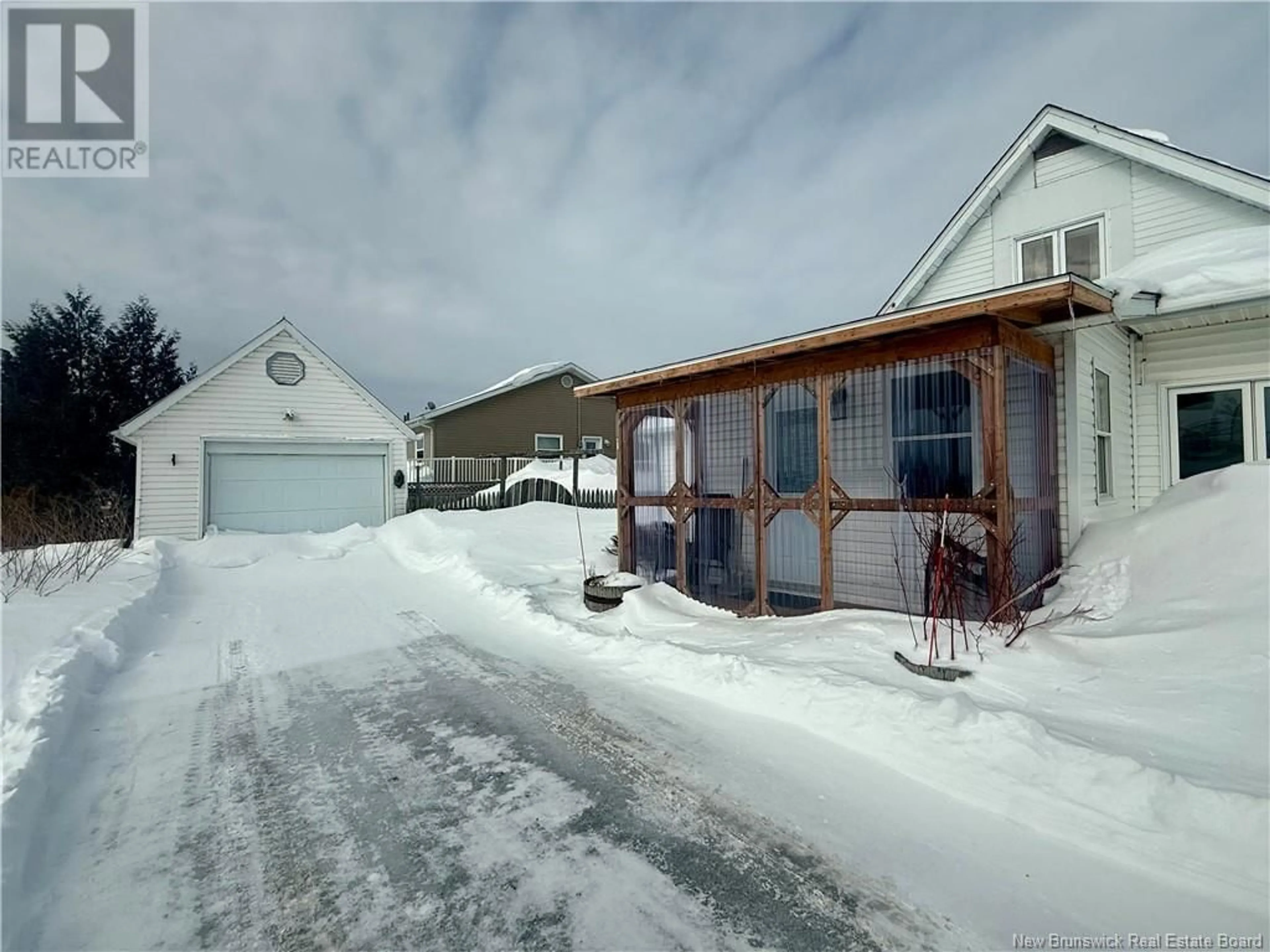 Indoor entryway for 46 CN ROAD, Grand-Sault/Grand Falls New Brunswick E3Y3V4