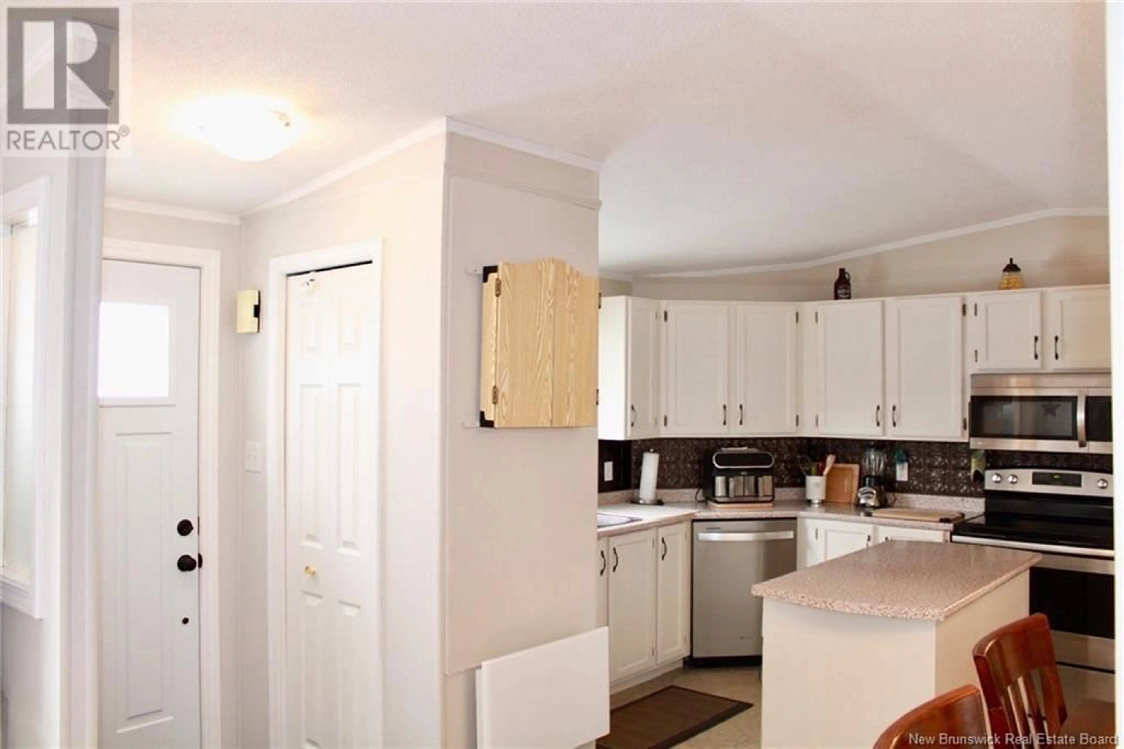 Standard kitchen, unknown for 25 Scotchpine Street, Moncton New Brunswick E1H3A5