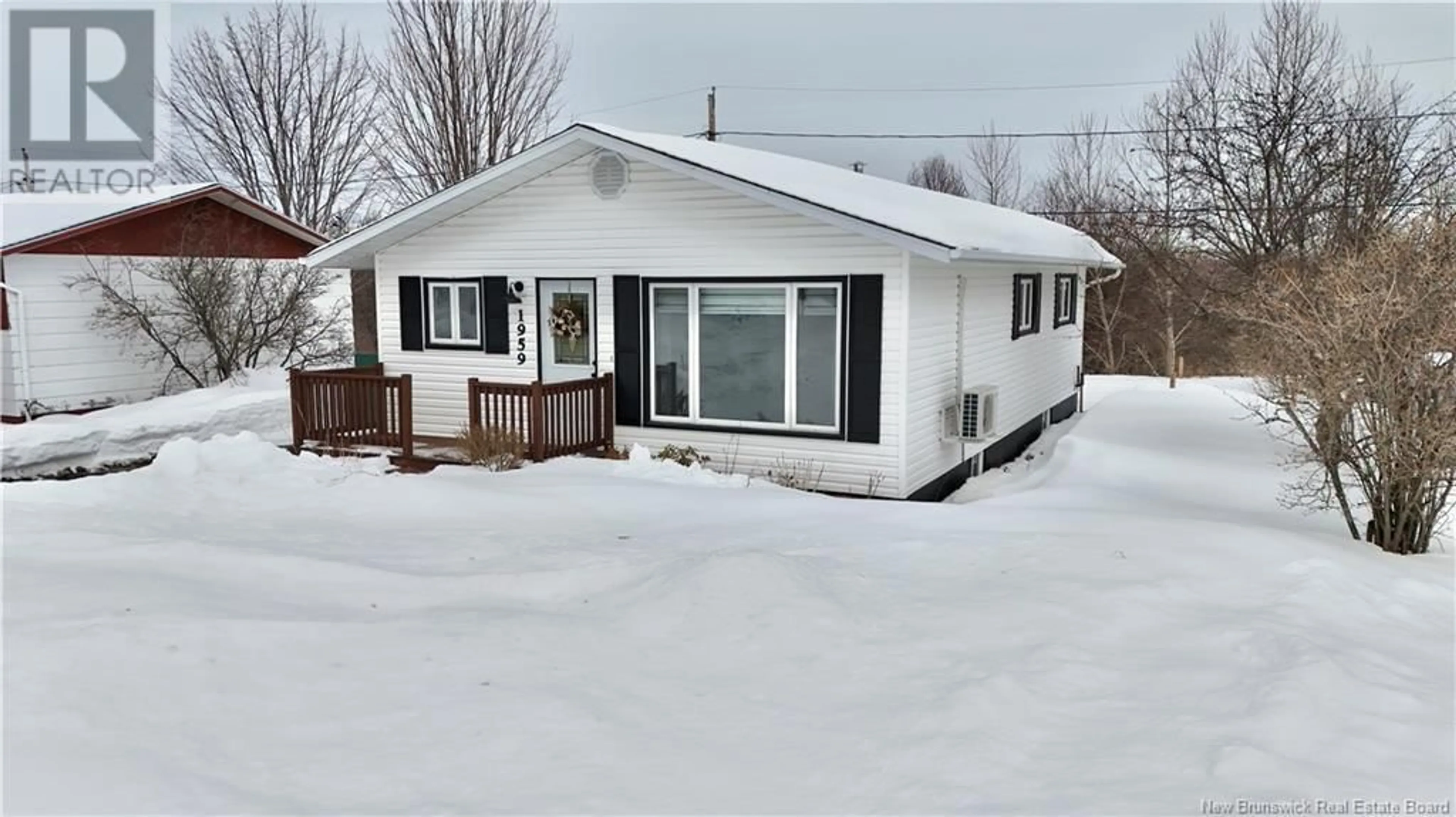 Home with vinyl exterior material, street for 1959 Hinton, Bathurst New Brunswick E2A4G3