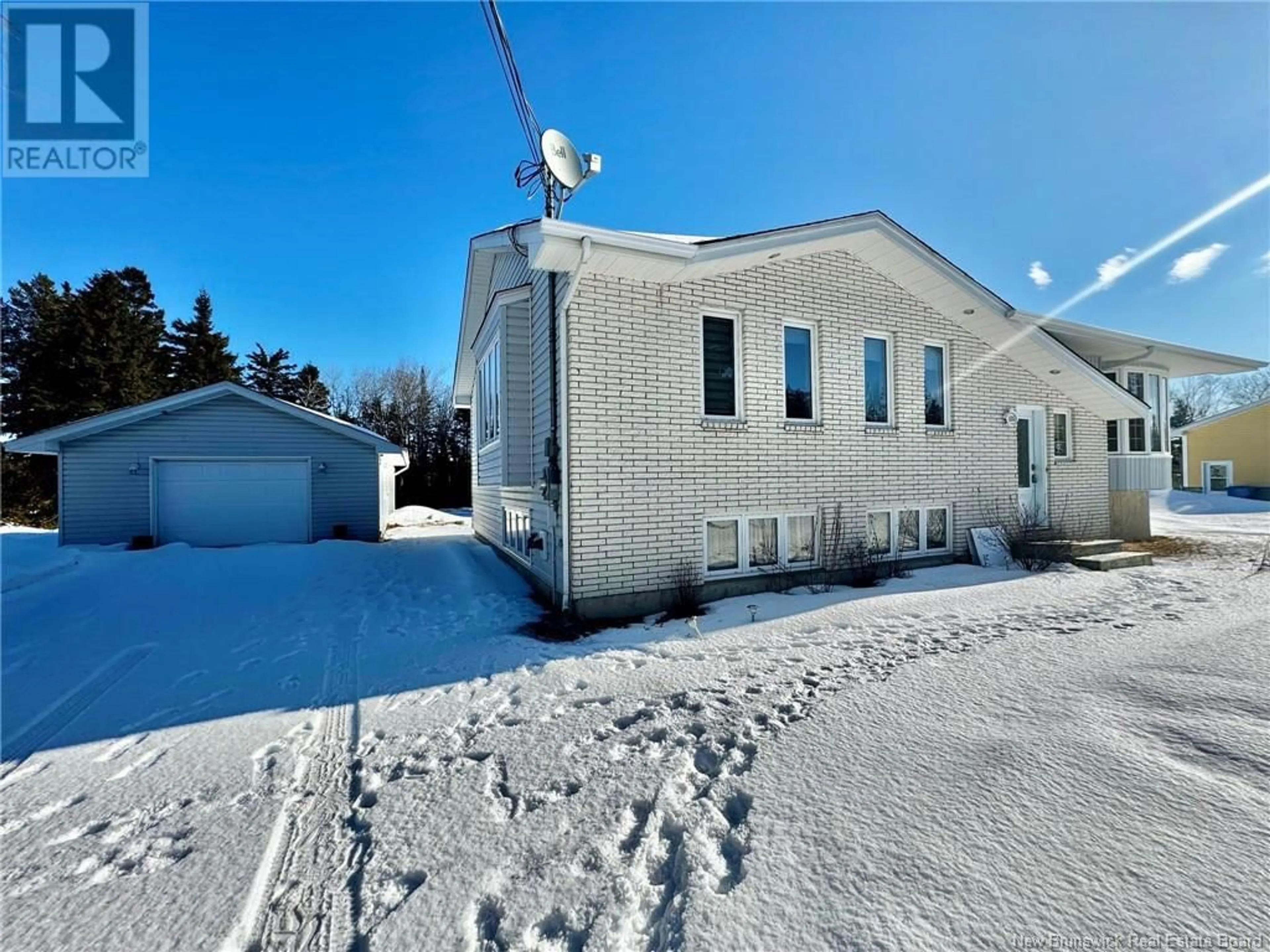 A pic from outside/outdoor area/front of a property/back of a property/a pic from drone, building for 4350 Rue Principal, Tracadie New Brunswick E1V1B9