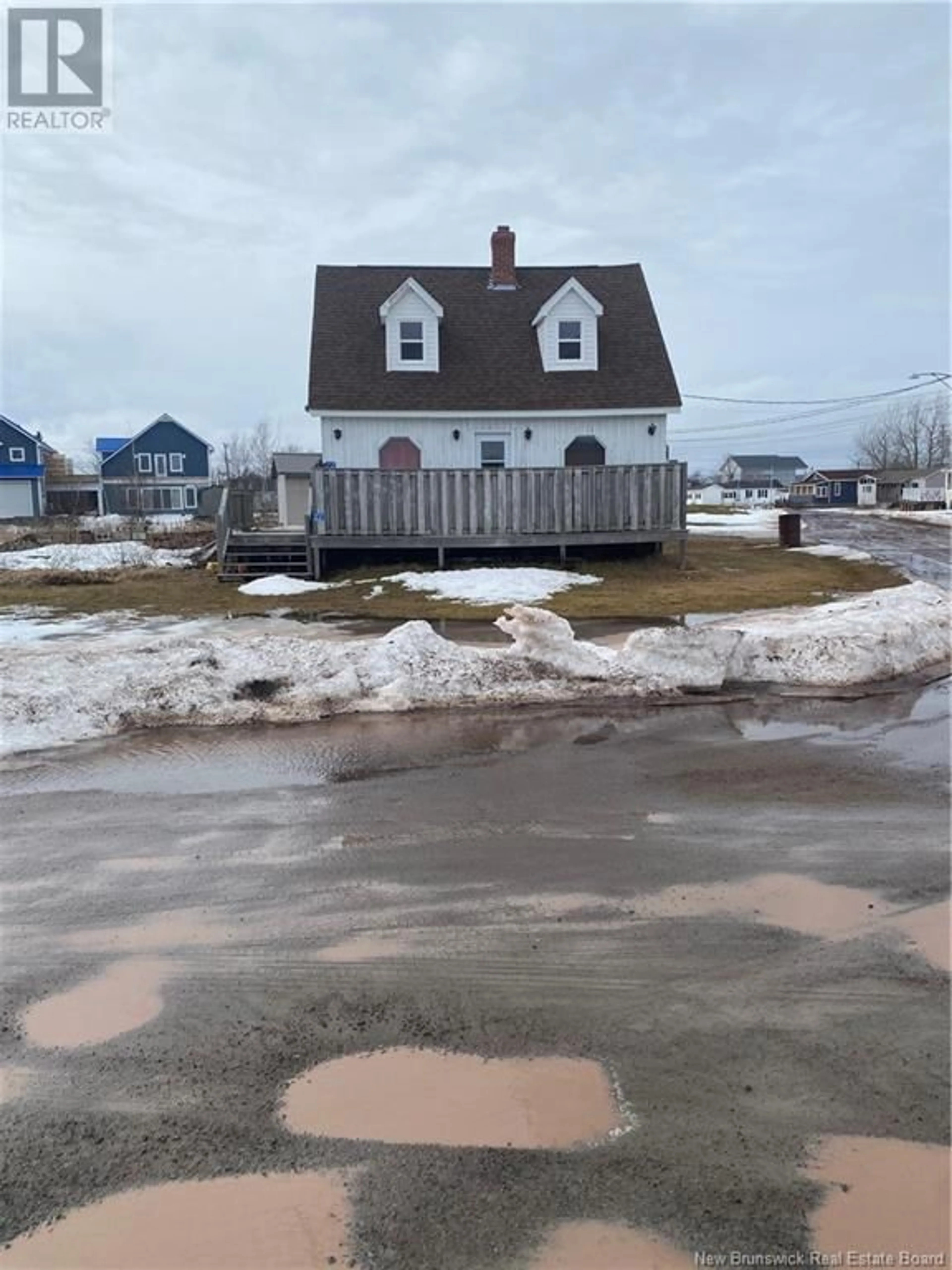 Unknown for 22 BEACH STREET, Pointe-Du-Chêne New Brunswick E4P3V7
