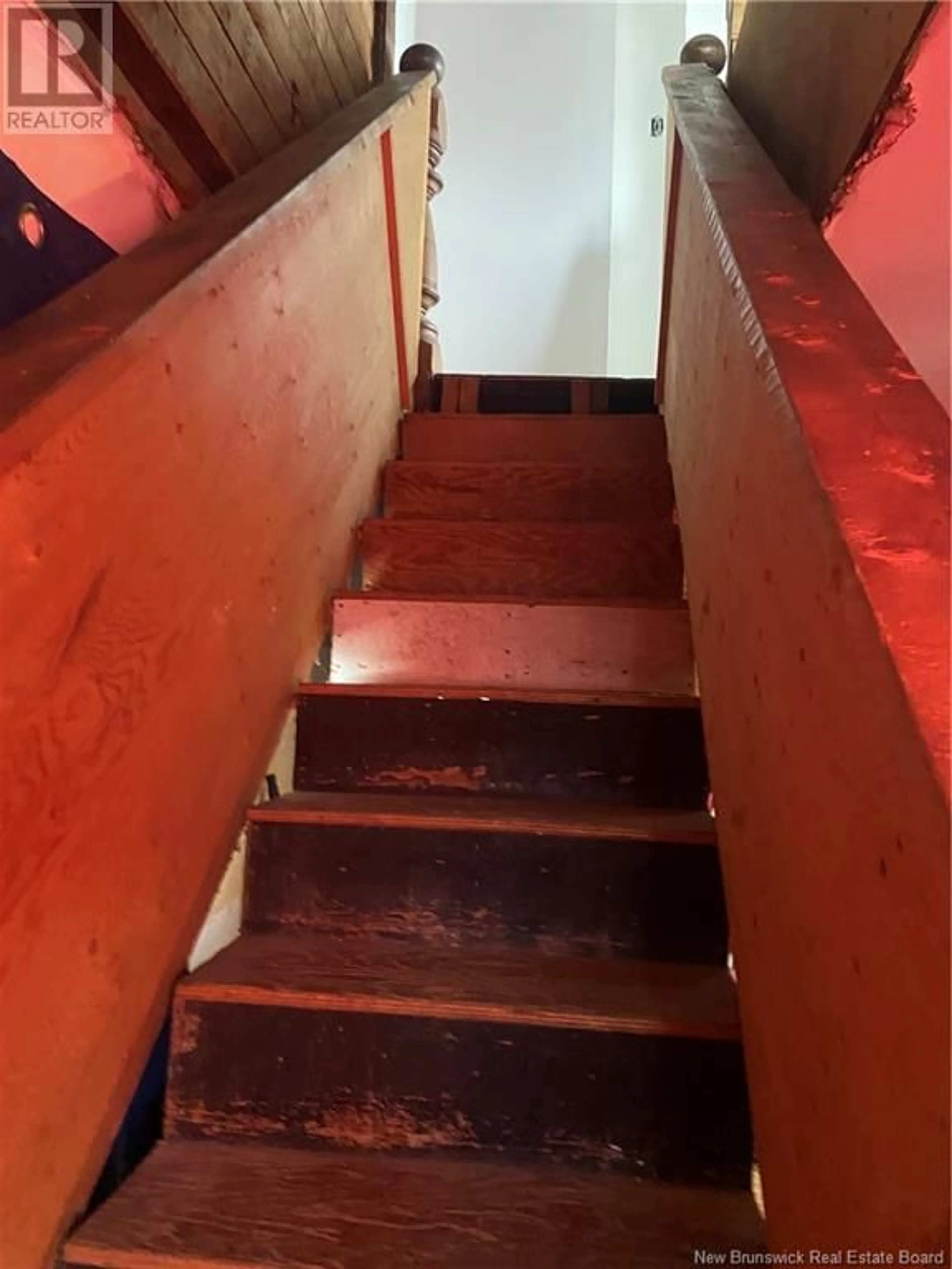 Stairs for 22 BEACH STREET, Pointe-Du-Chêne New Brunswick E4P3V7