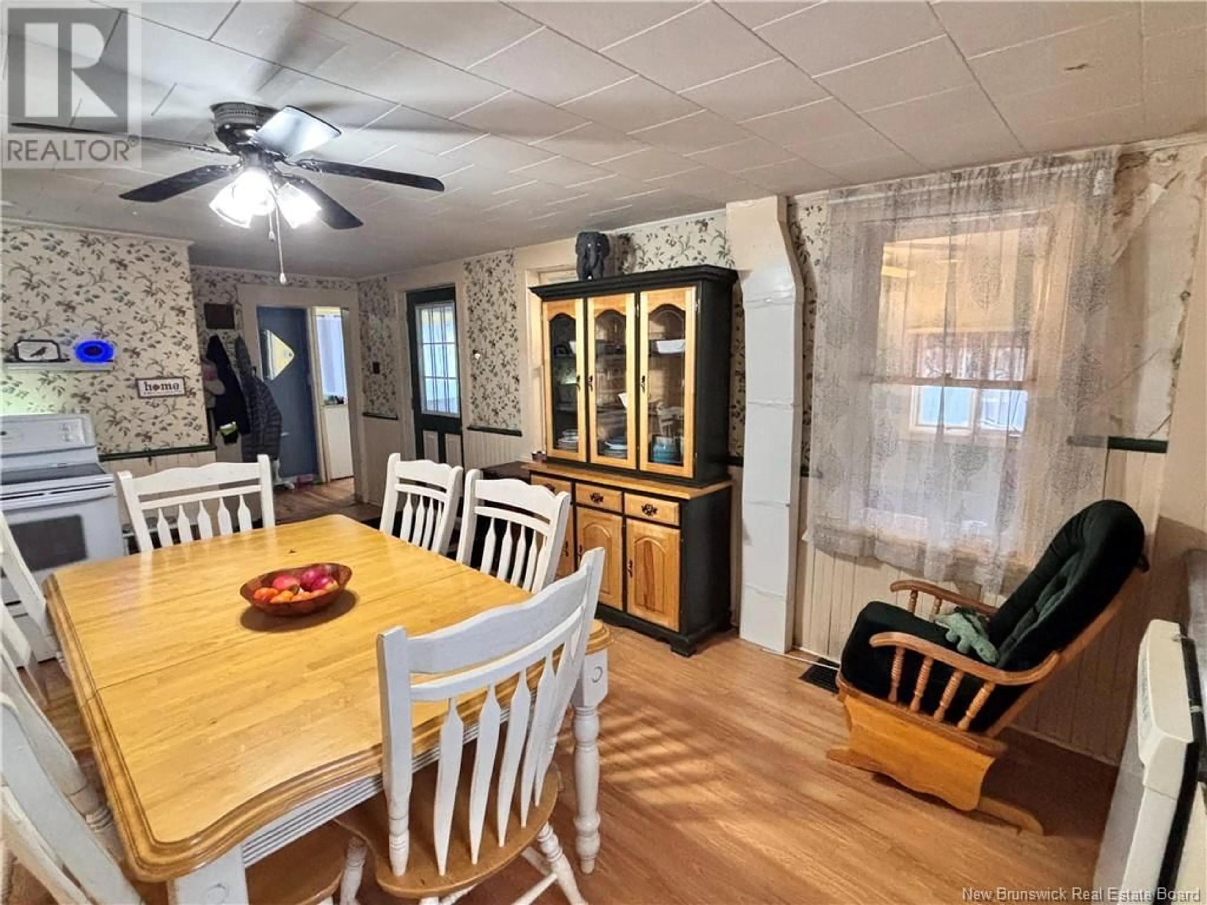 Dining room, wood/laminate floor for 109 Victoria Street, Woodstock New Brunswick E7M3A4