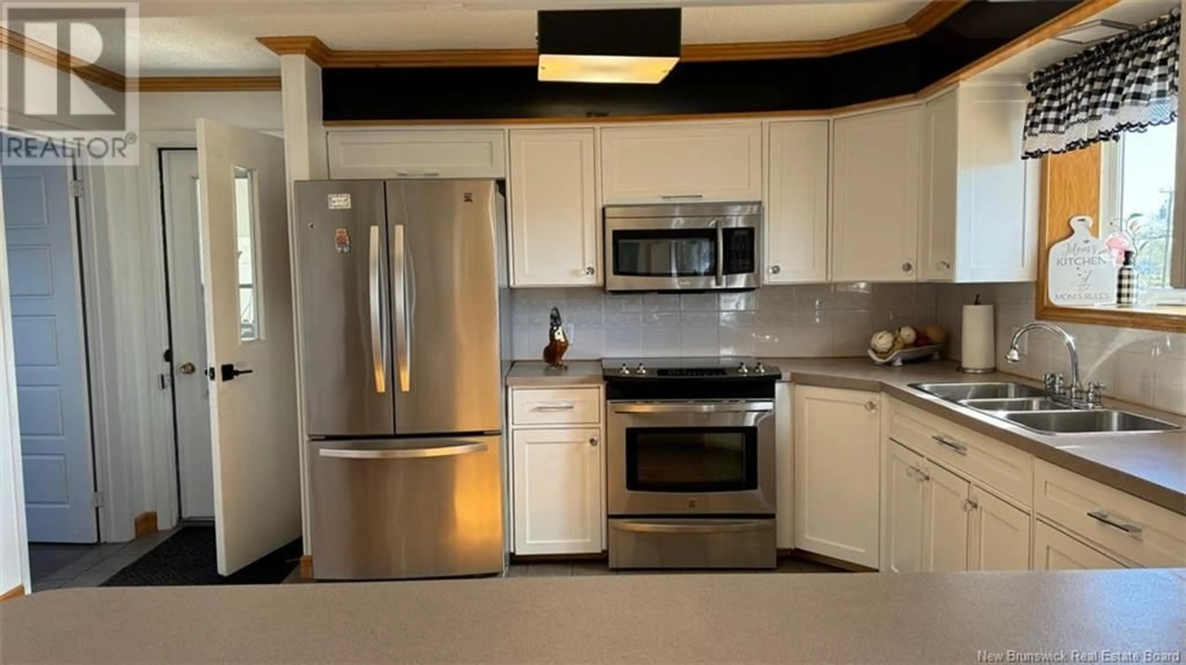 Standard kitchen, ceramic/tile floor for 10009 ROUTE 144, Saint-André New Brunswick E3Y3H5