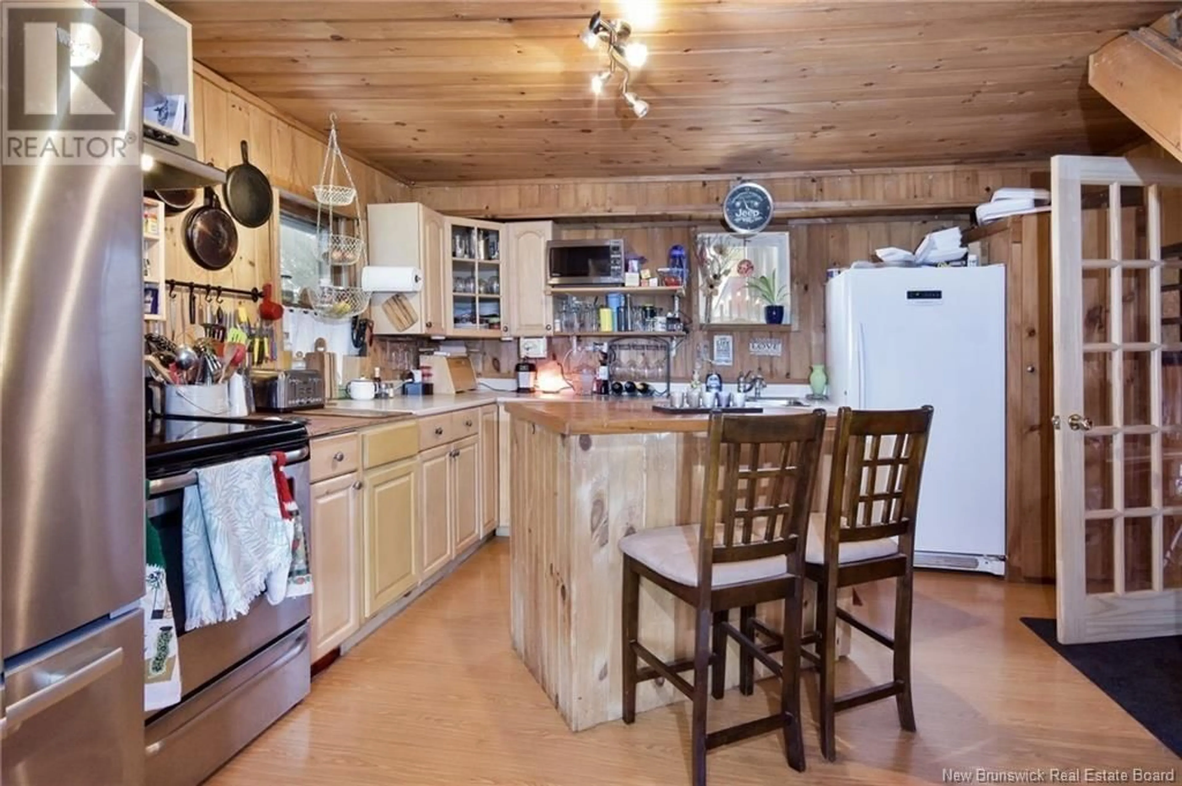 Rustic kitchen, unknown for 899 MOUNTAIN ROAD, Moncton New Brunswick E1C2S3