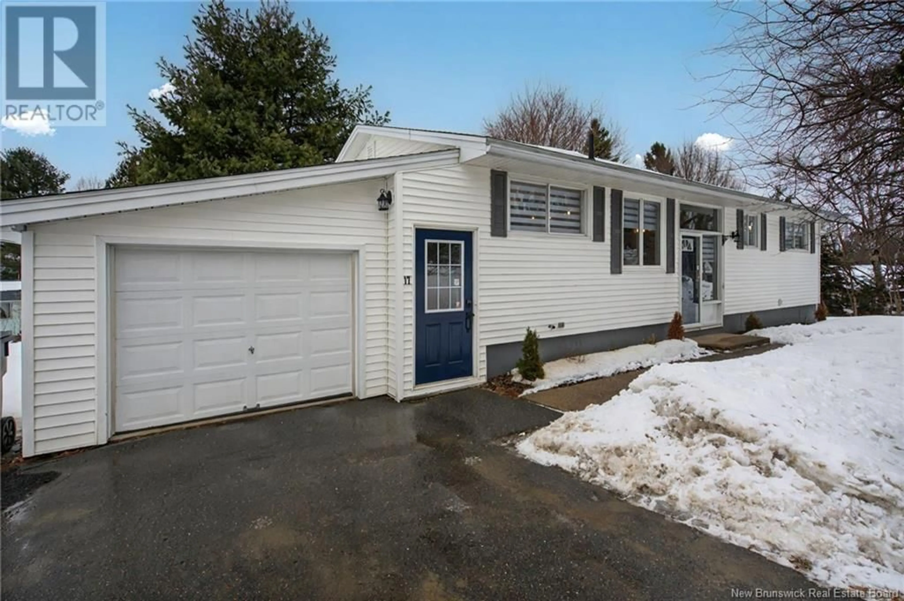 Indoor garage for 17 Mountain Drive, Fredericton New Brunswick E3C1K2