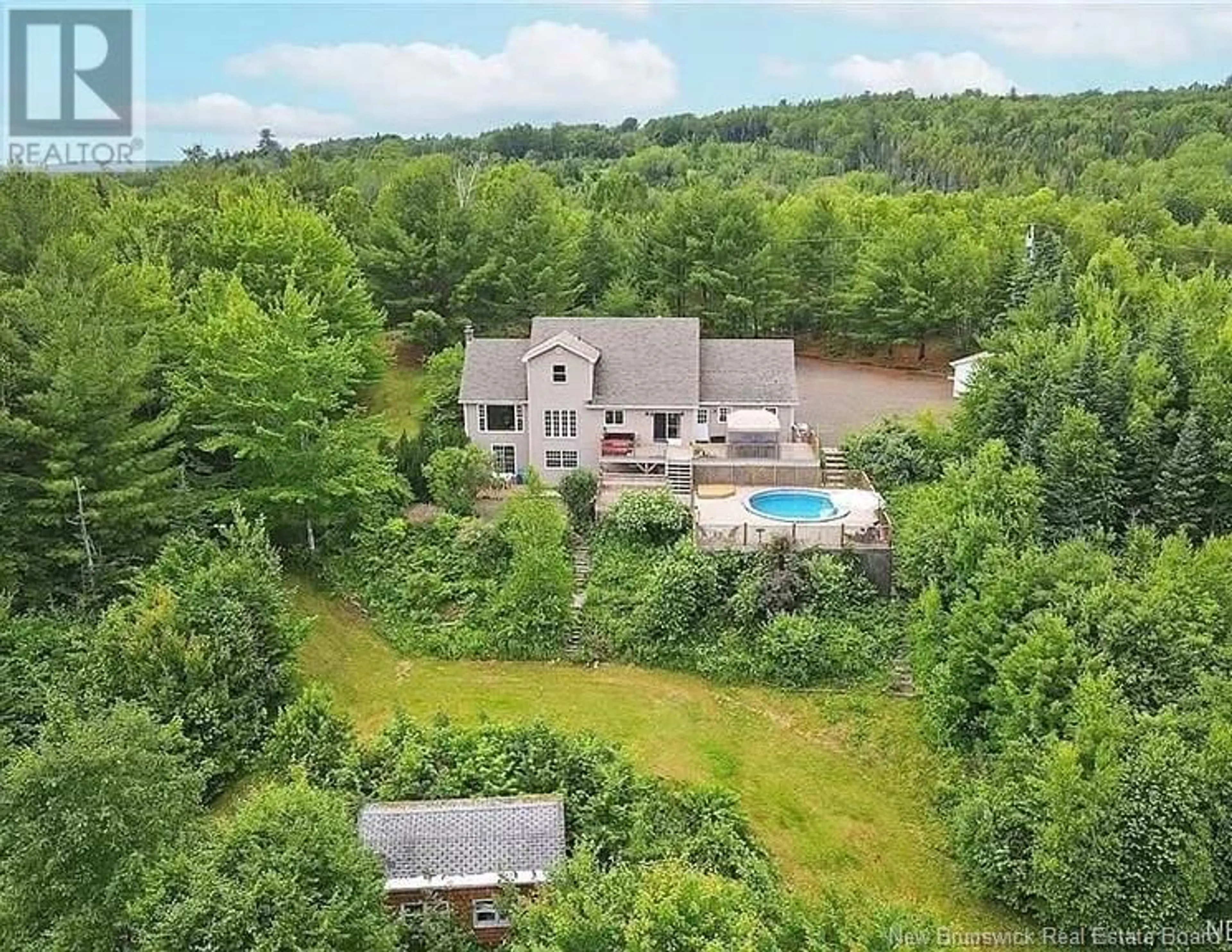 A pic from outside/outdoor area/front of a property/back of a property/a pic from drone, unknown for 18 Hillview Street, Upper Kingsclear New Brunswick E3E1V1