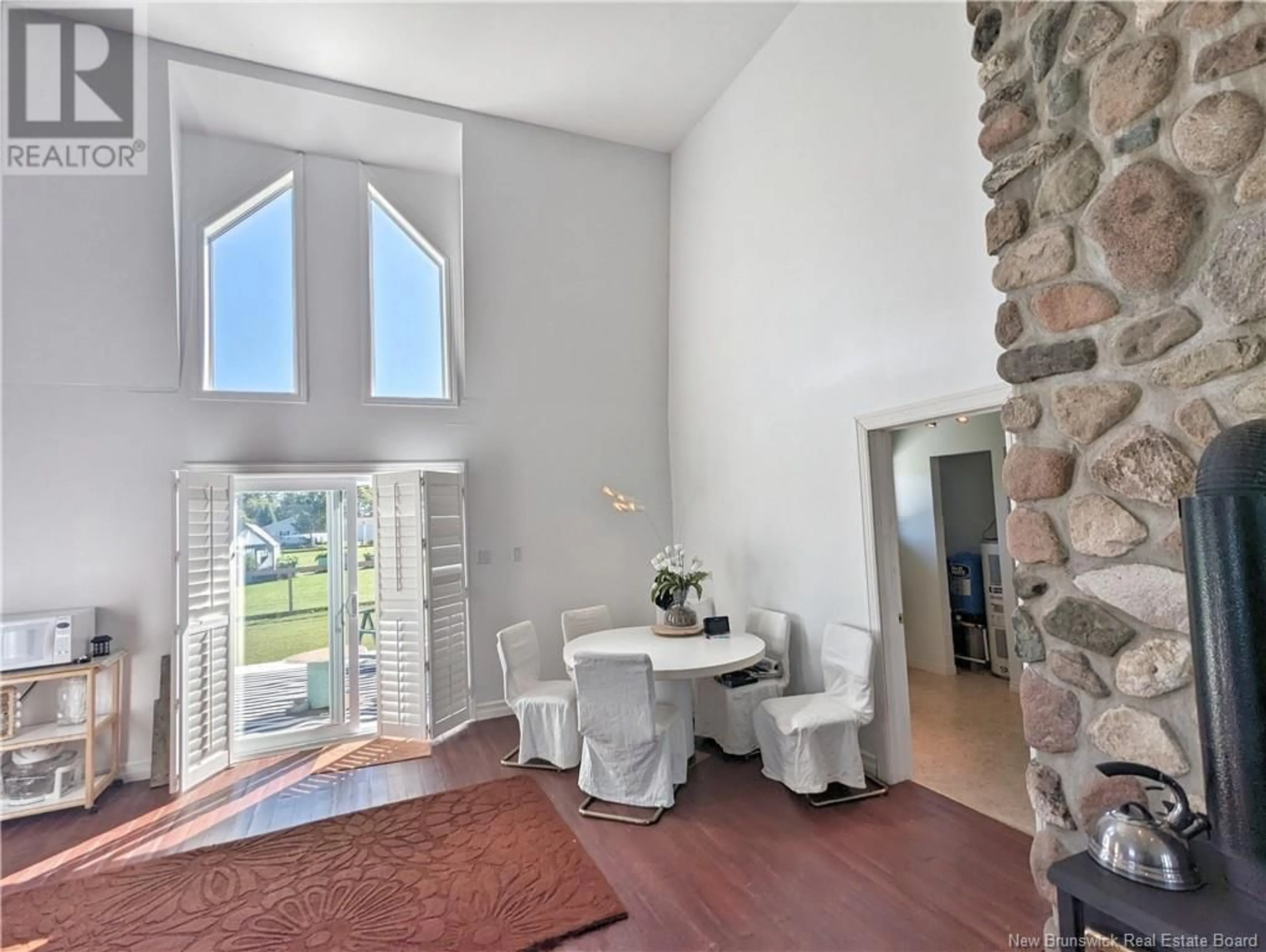 Indoor foyer for 1738 ROUTE 355, Sainte-Rose New Brunswick E1X2X3