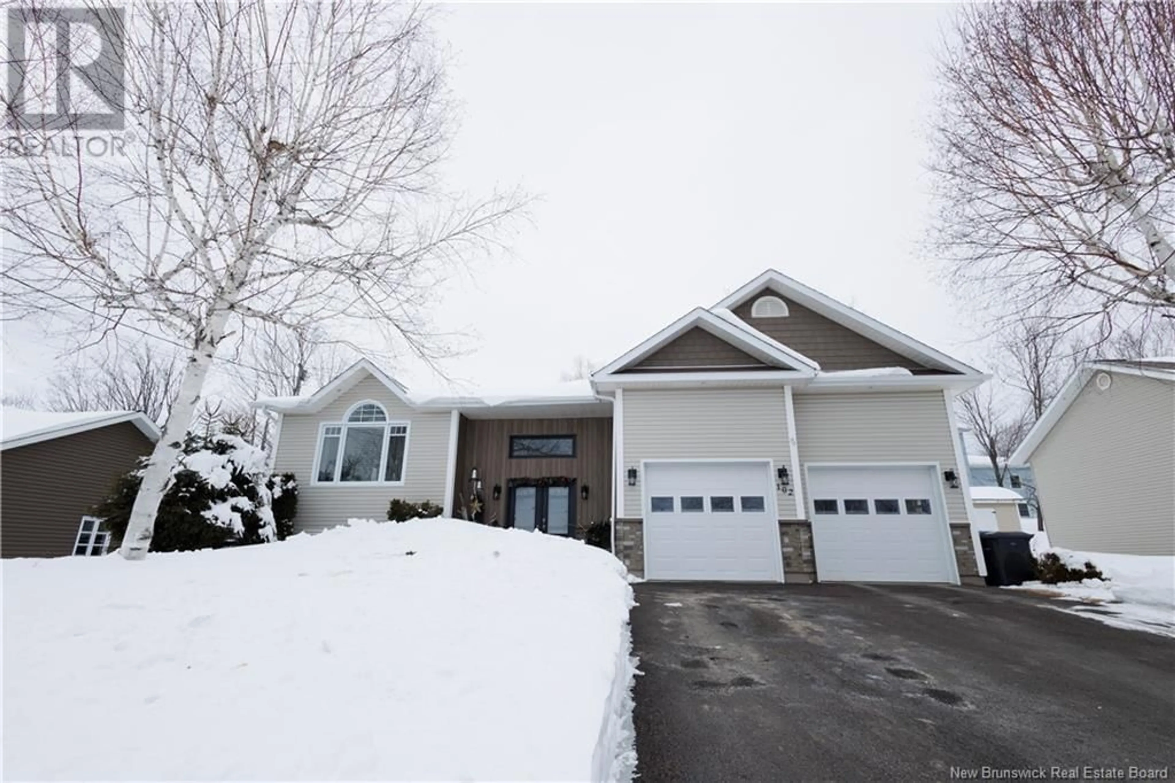 Home with vinyl exterior material, street for 102 RUE BELAIR, Grand-Sault/Grand Falls New Brunswick E3Y1A8