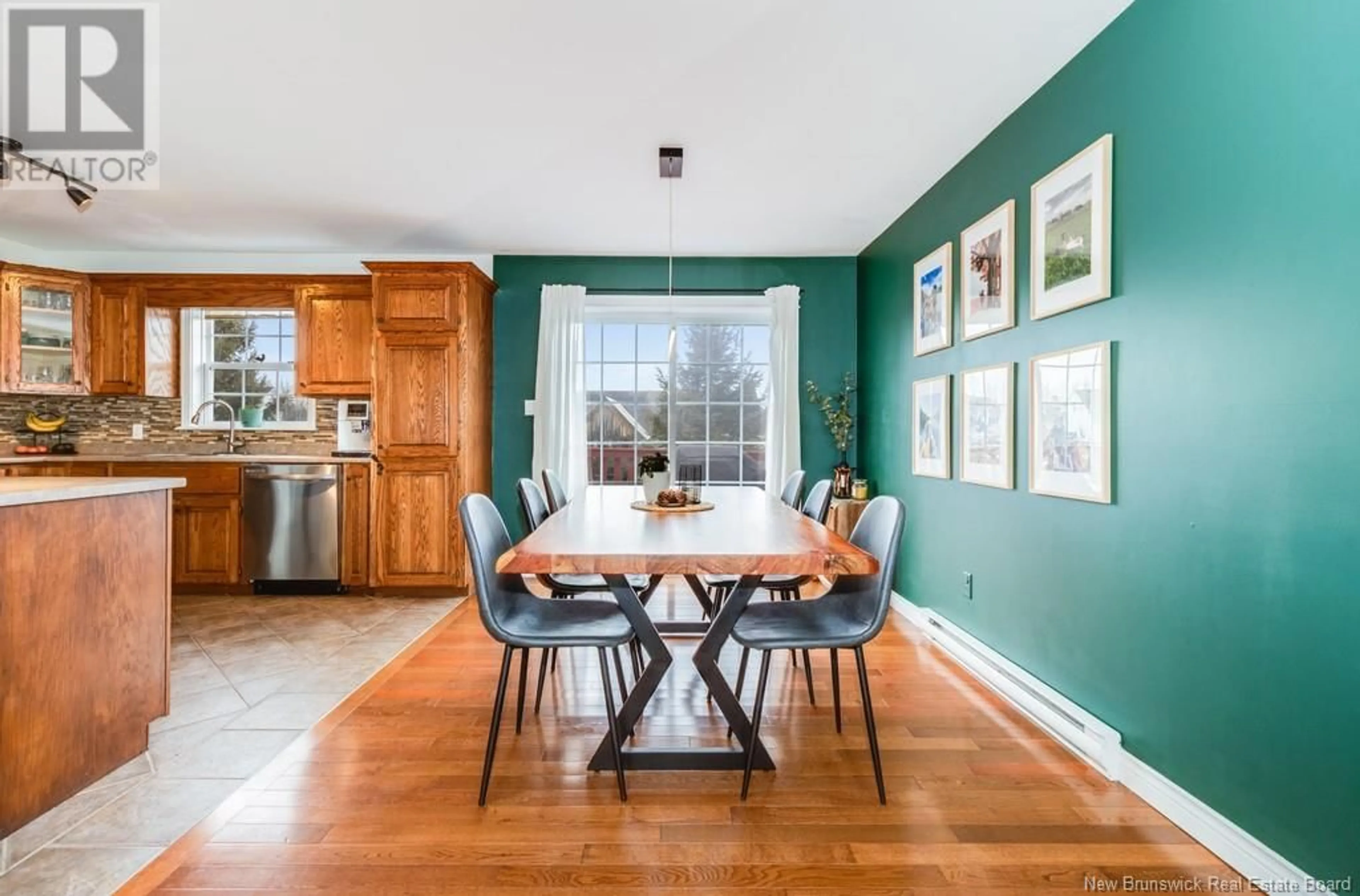 Dining room, wood/laminate floor for 18 Brizley Street, Oromocto New Brunswick E2V4R1