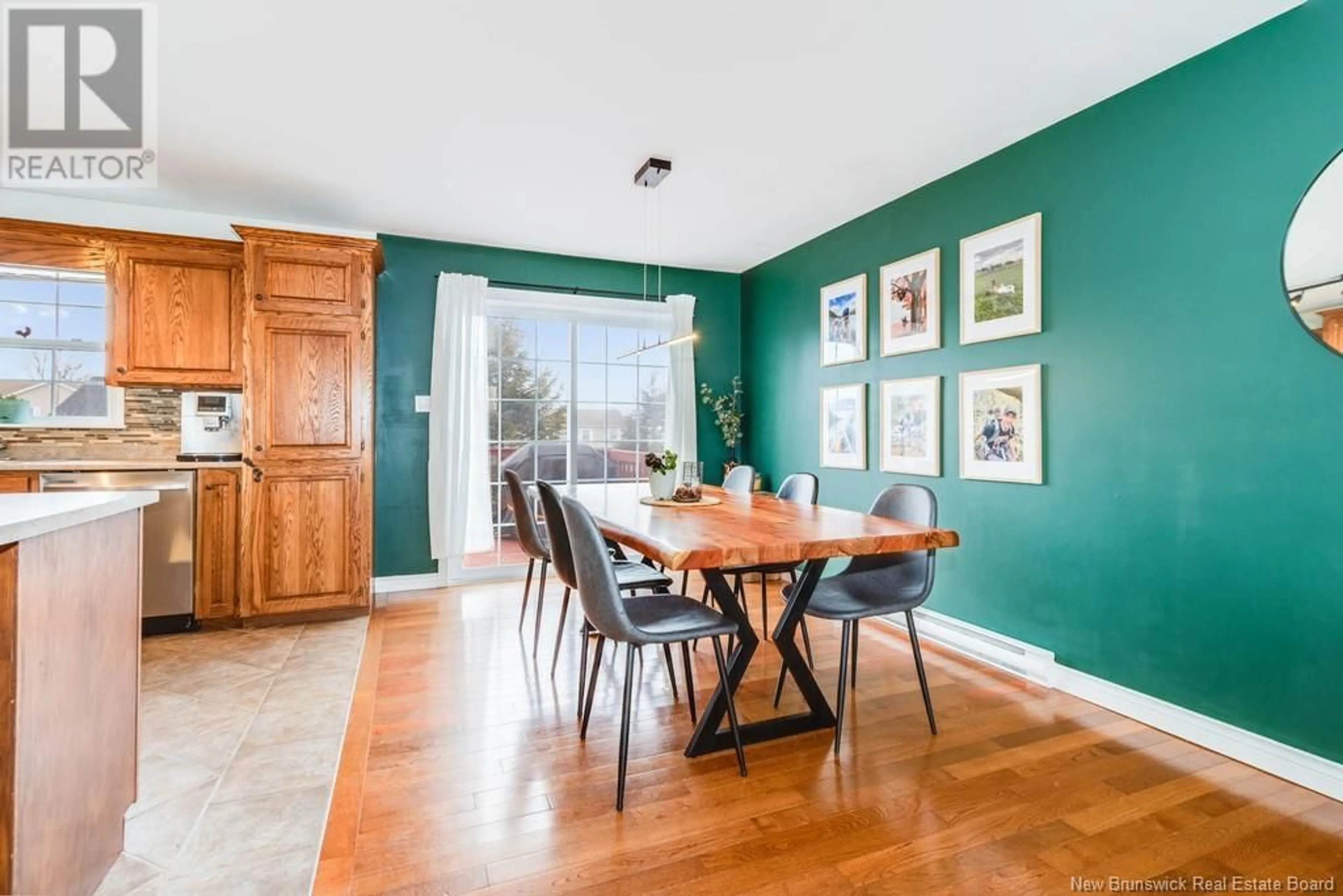 Dining room, wood/laminate floor for 18 Brizley Street, Oromocto New Brunswick E2V4R1