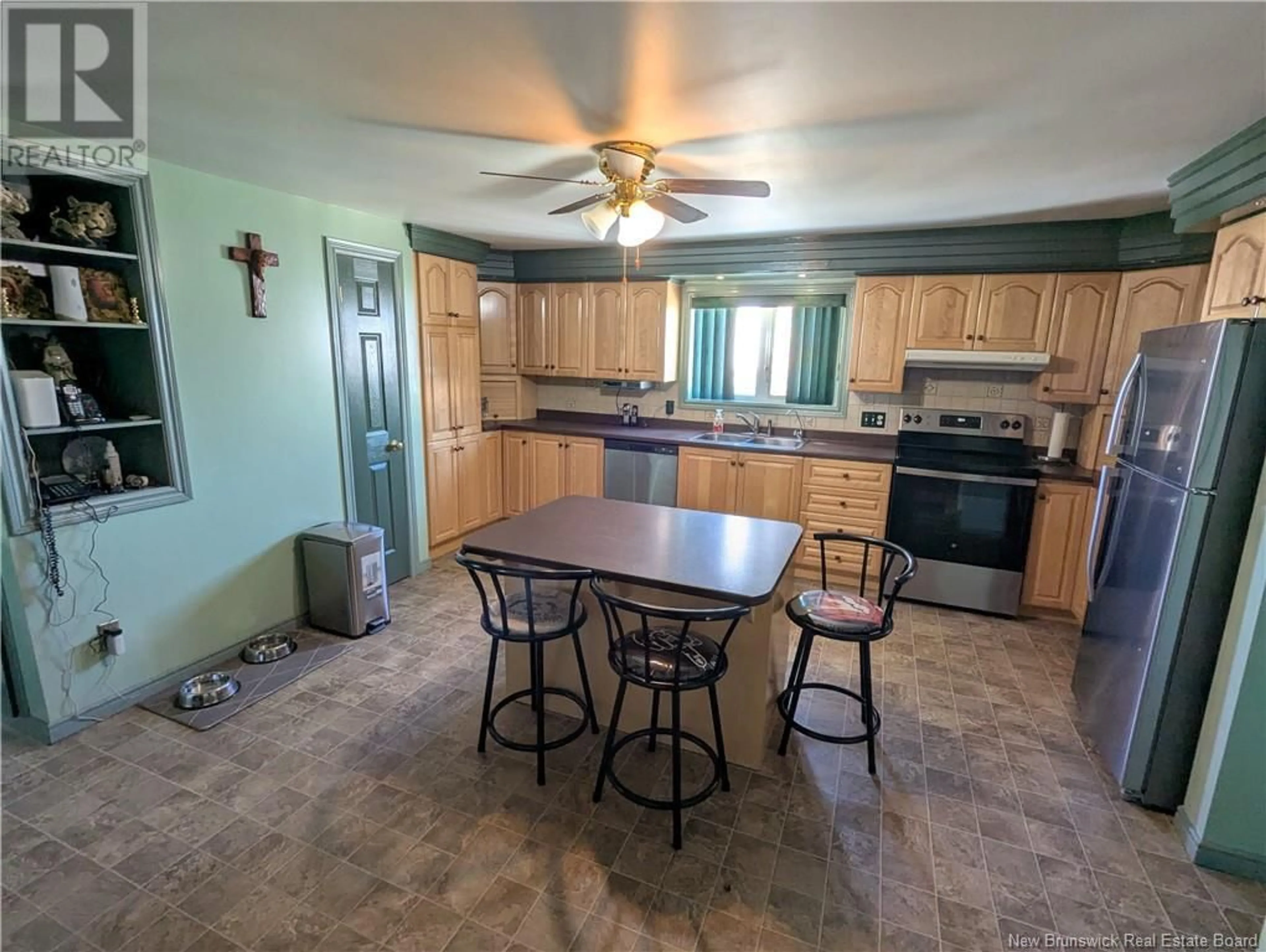 Standard kitchen, ceramic/tile floor for 289 Portage Road, Grand-Sault/Grand Falls New Brunswick E3Z1M1