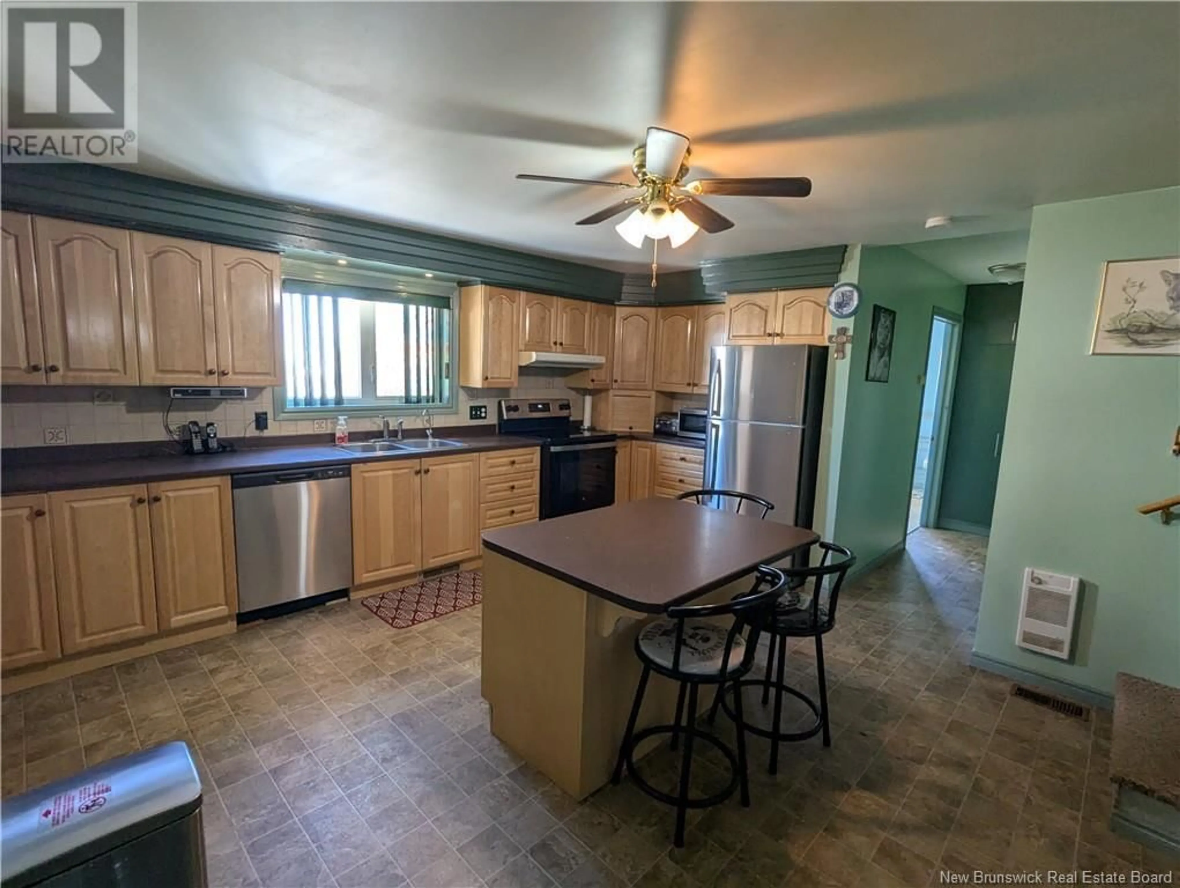 Standard kitchen, ceramic/tile floor for 289 Portage Road, Grand-Sault/Grand Falls New Brunswick E3Z1M1