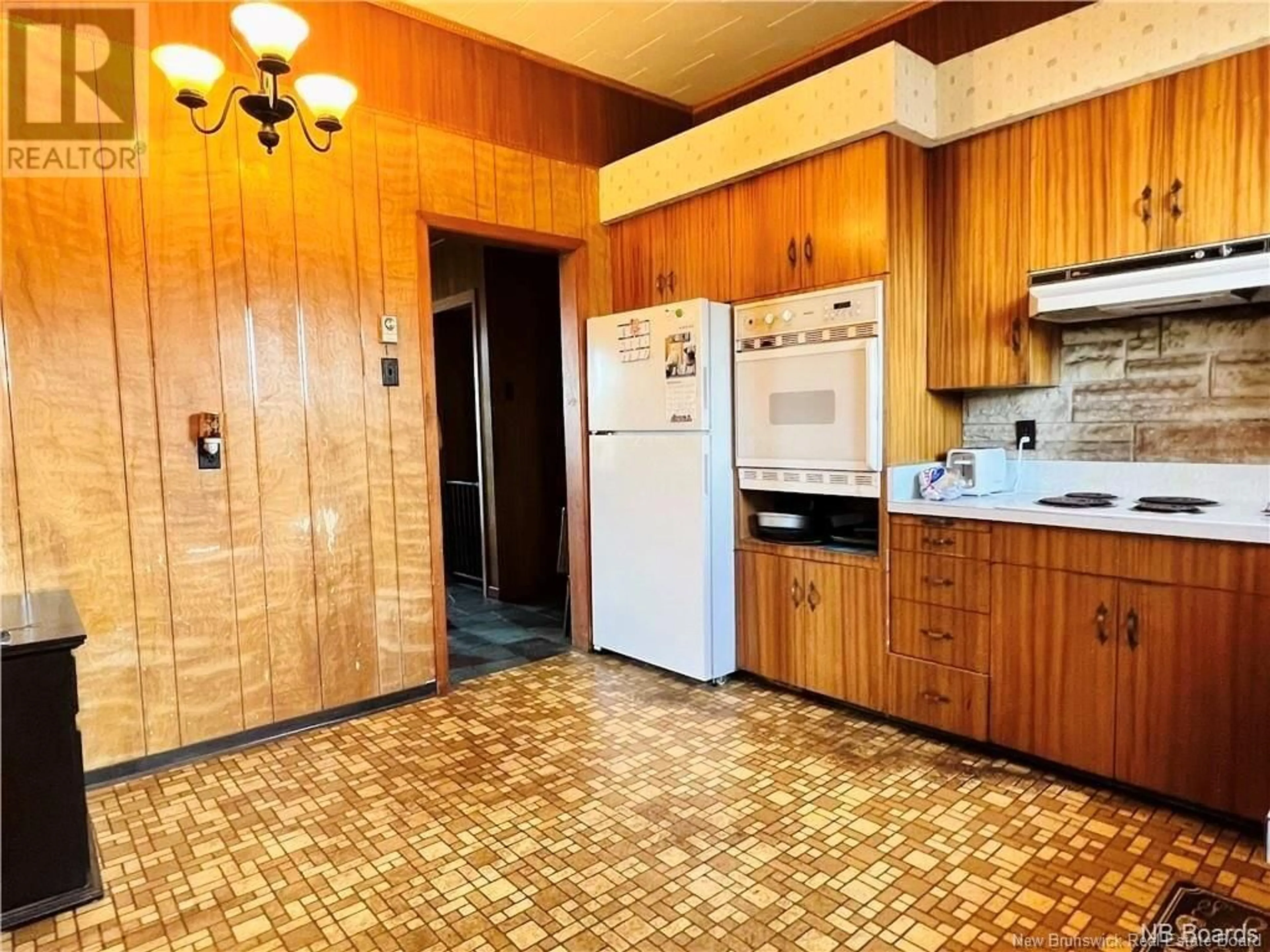 Standard kitchen, ceramic/tile floor for 5 GREEN BELT, Rough Waters New Brunswick E2A6E7