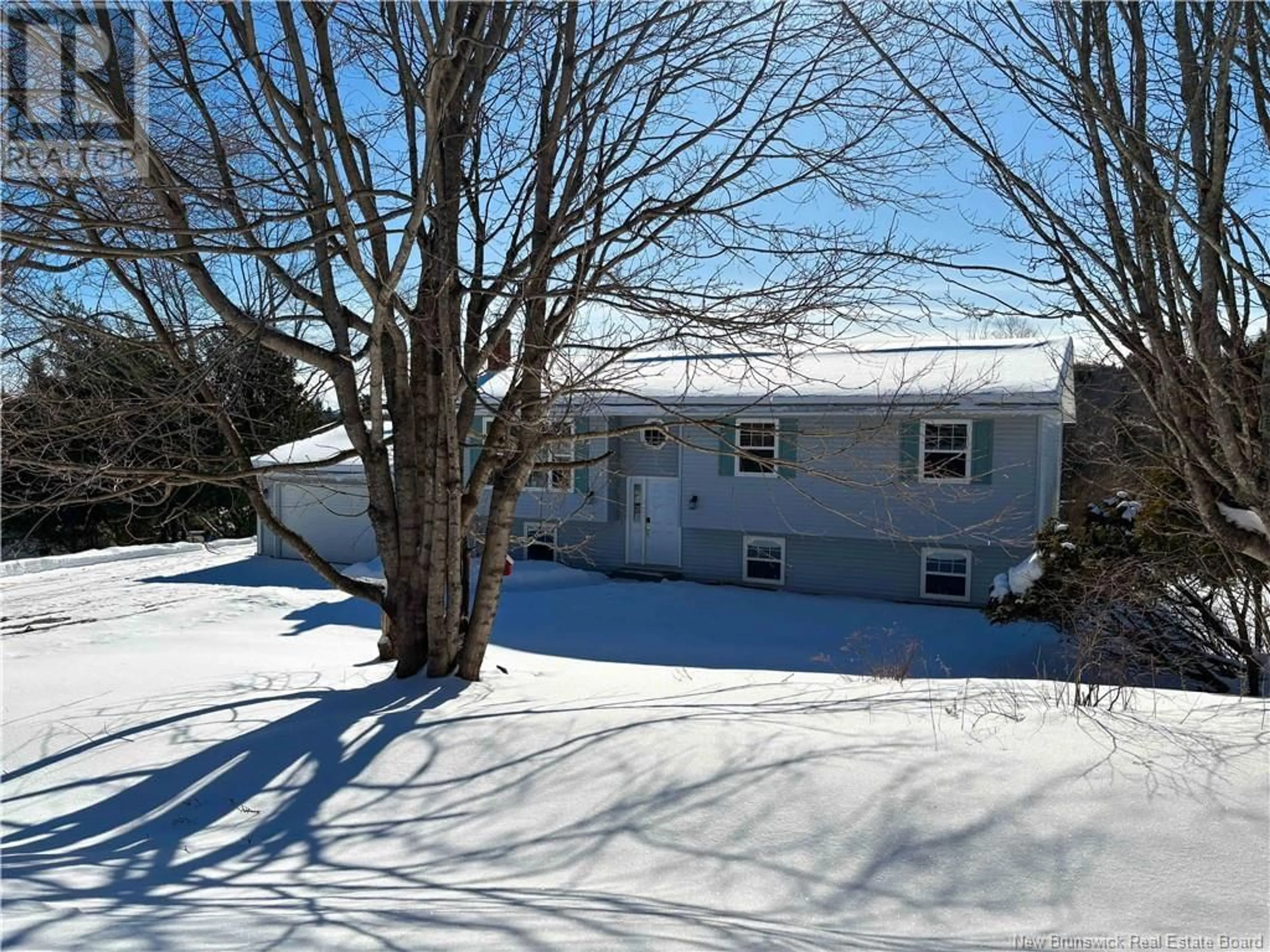 A pic from outside/outdoor area/front of a property/back of a property/a pic from drone, street for 10 Rynlon Crescent, Quispamsis New Brunswick E2G1A5