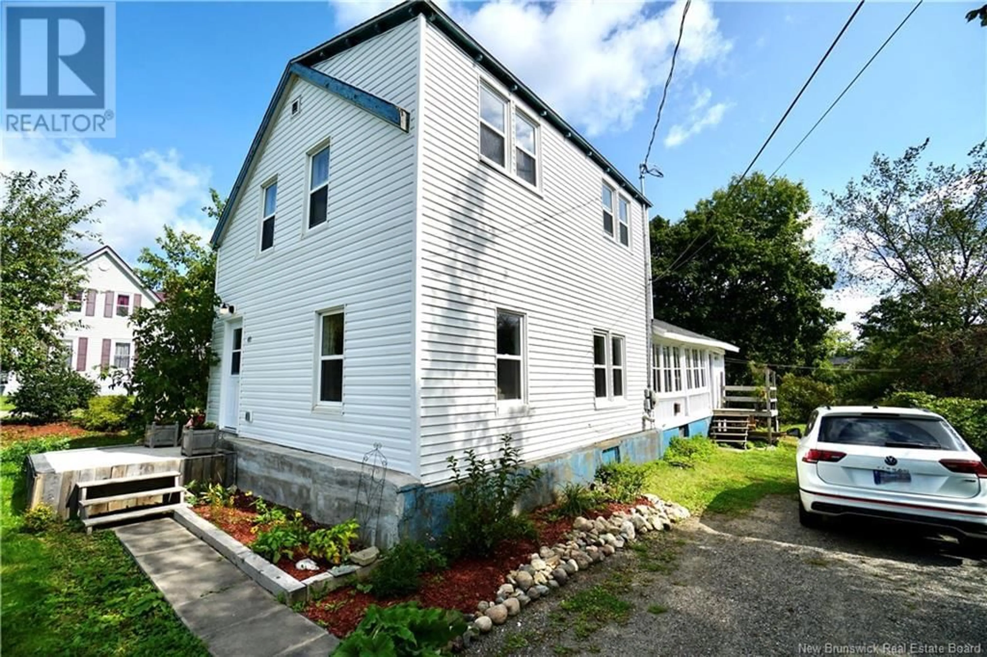 A pic from outside/outdoor area/front of a property/back of a property/a pic from drone, building for 40 SPRING STREET, St. Stephen New Brunswick E3L1K8