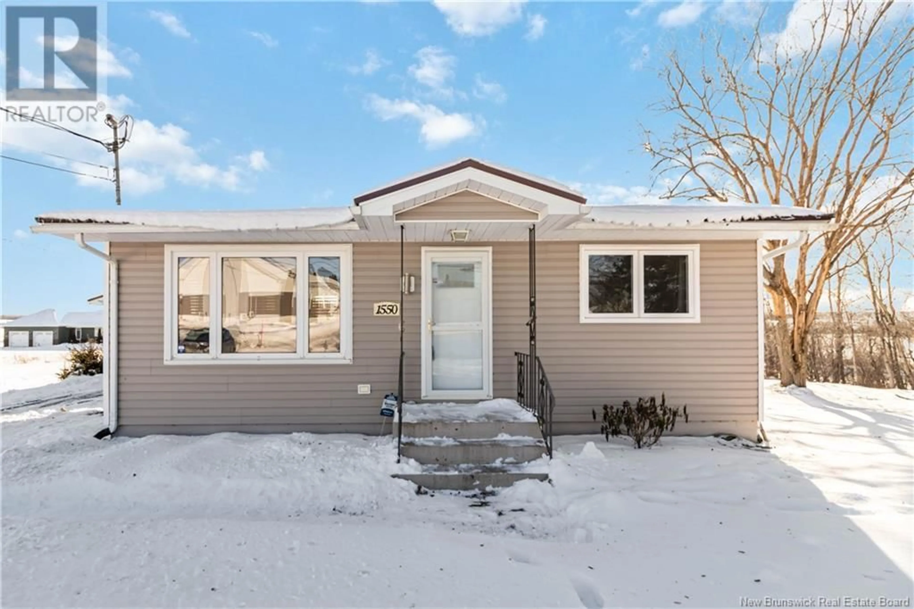 Home with vinyl exterior material, street for 1550 SALISBURY, Moncton New Brunswick E1E4P9