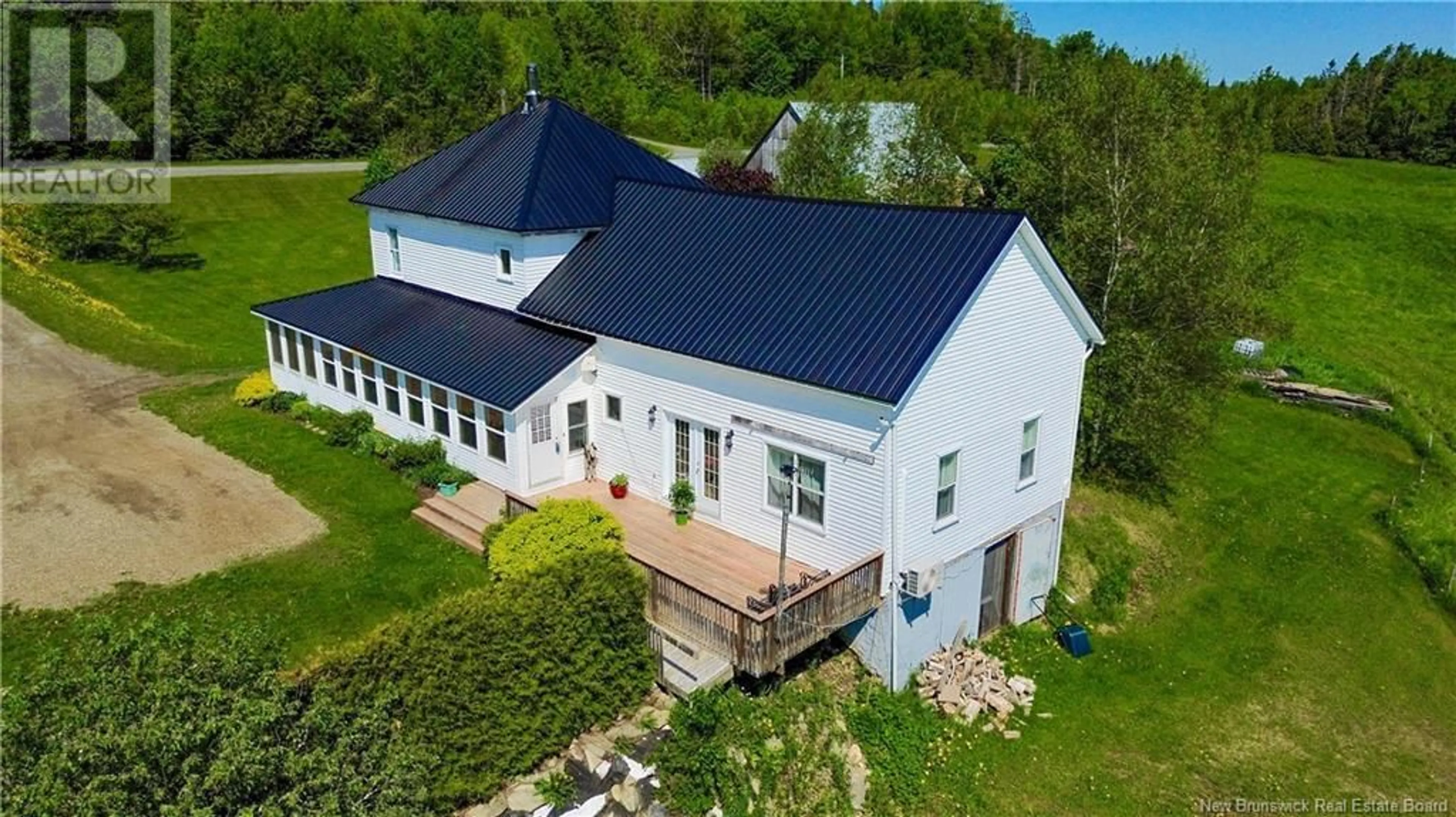 A pic from outside/outdoor area/front of a property/back of a property/a pic from drone, building for 2500 560 ROUTE, Williamstown New Brunswick E7K1S8