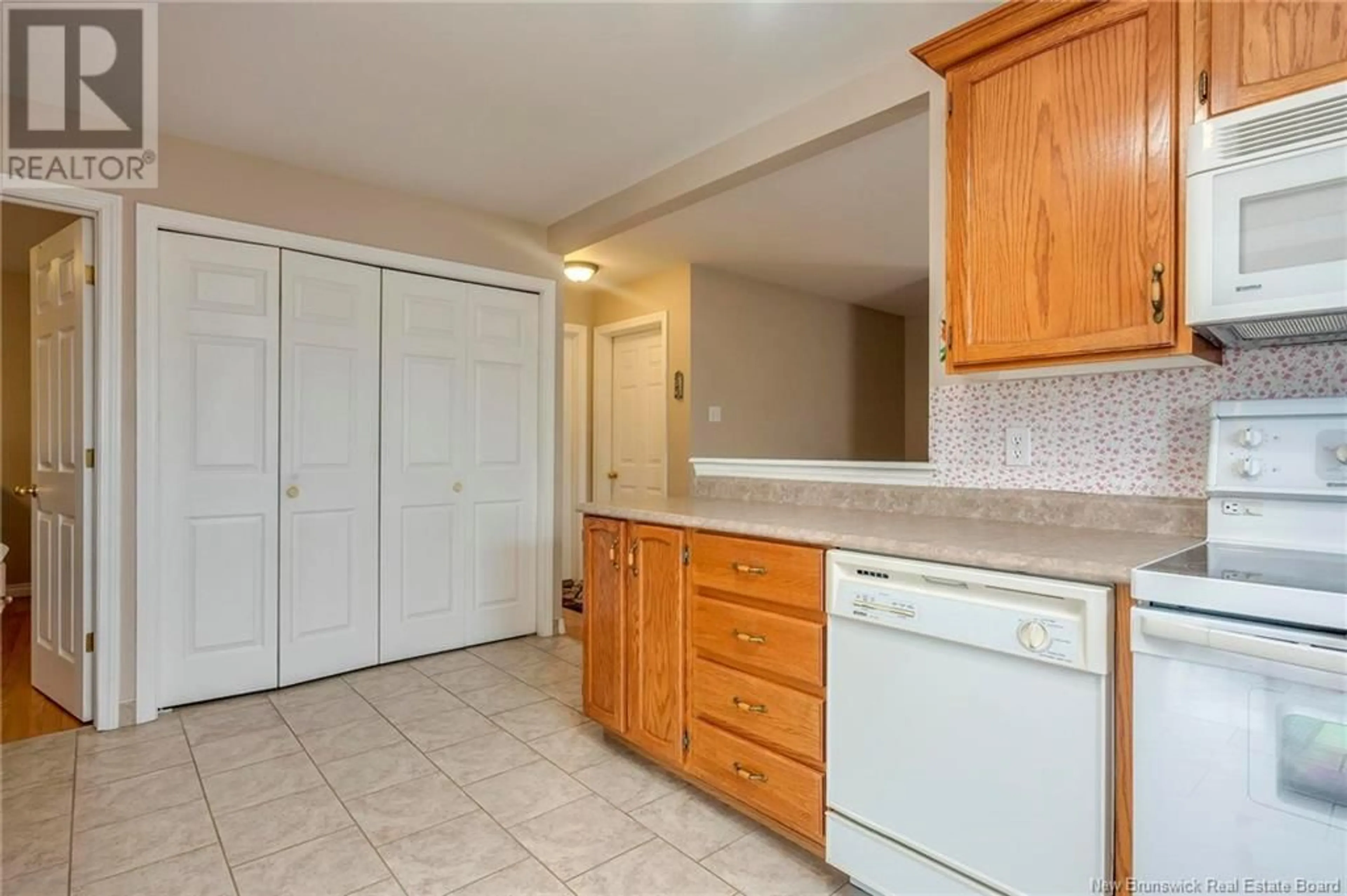 Standard kitchen, unknown for 5 MEADOW WOOD GARDENS, Saint John New Brunswick E2M5T1