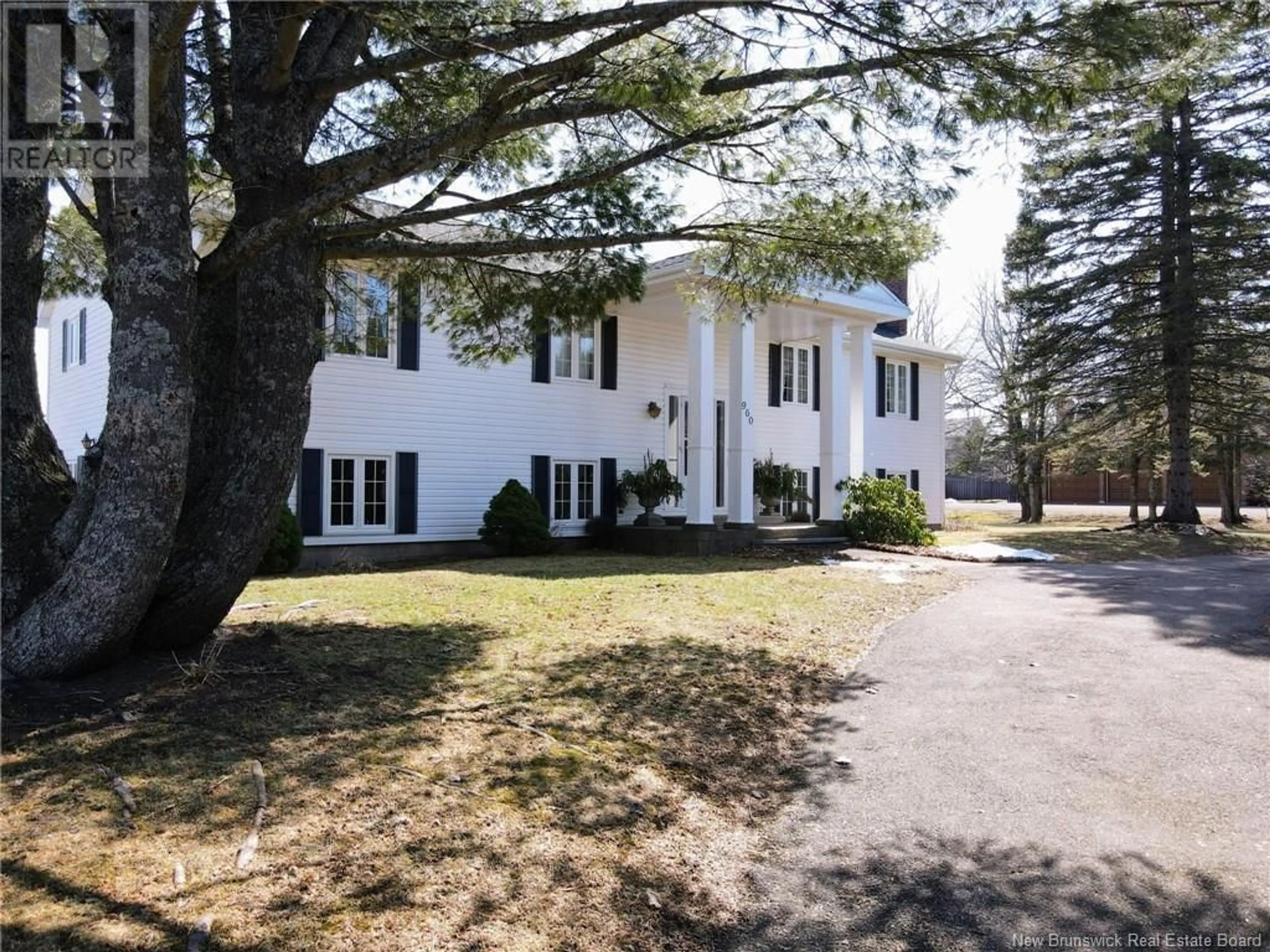 A pic from outside/outdoor area/front of a property/back of a property/a pic from drone, street for 960 SHEDIAC ROAD, Moncton New Brunswick E1A4X5