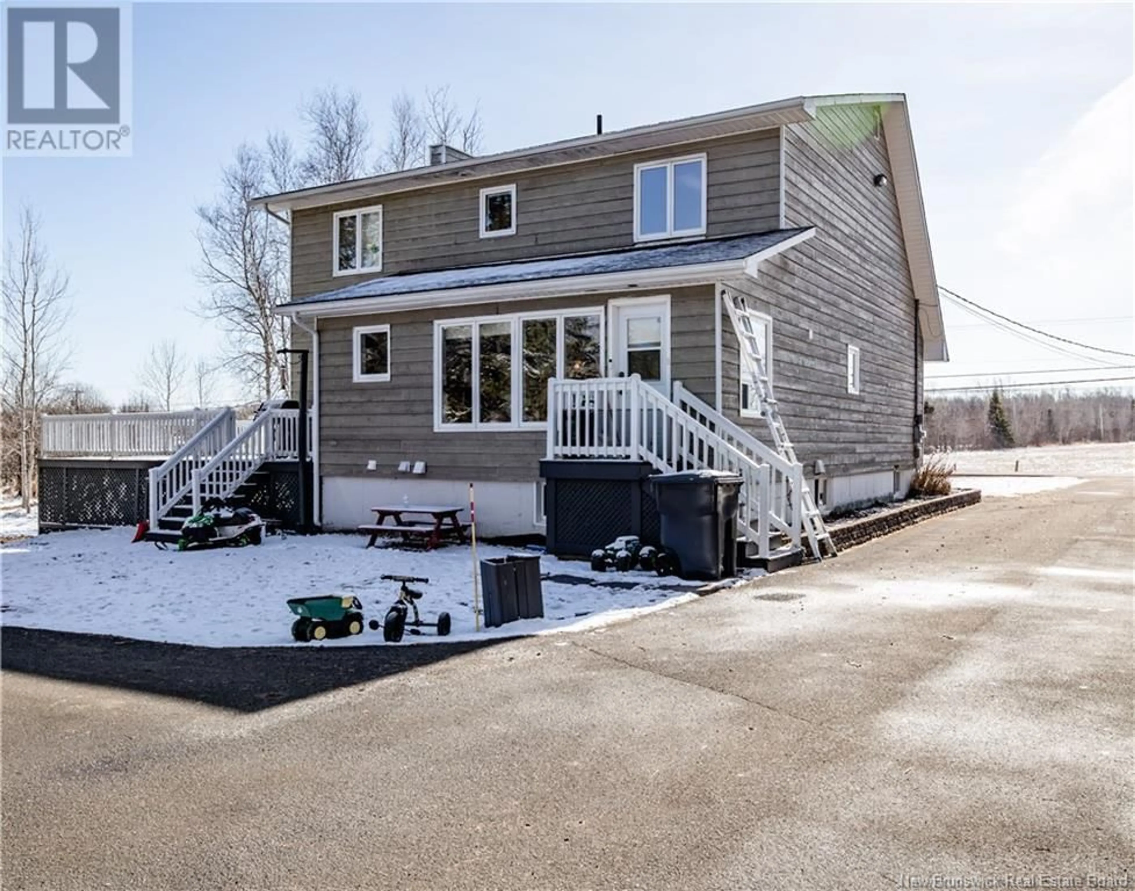 Home with vinyl exterior material, street for 2915 ROUTE 134, Shediac Cape New Brunswick E4P3E8
