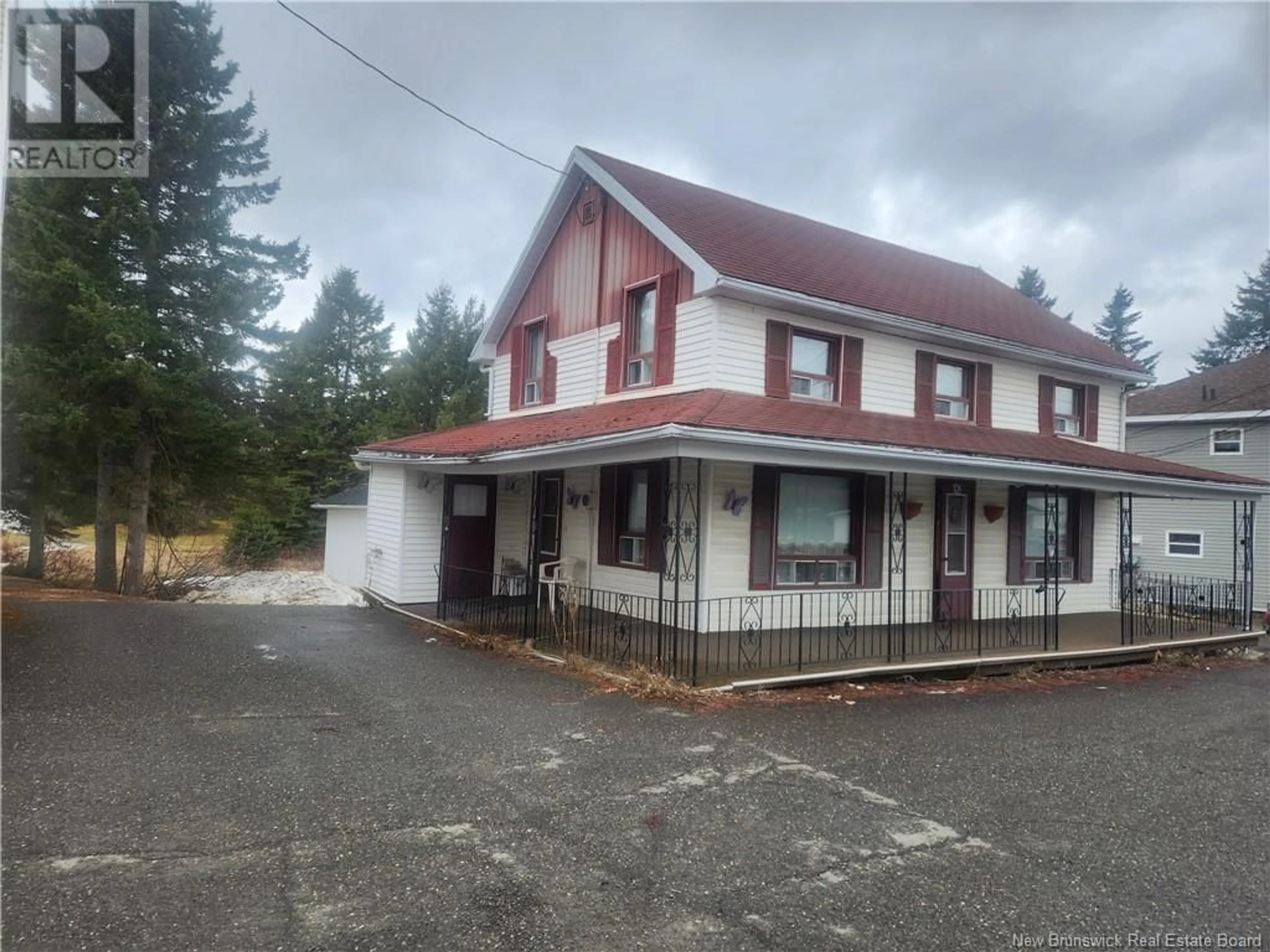 A pic from outside/outdoor area/front of a property/back of a property/a pic from drone, building for 142 PRINCIPALE STREET, Sainte-Anne-De-Madawaska New Brunswick E7E1B8