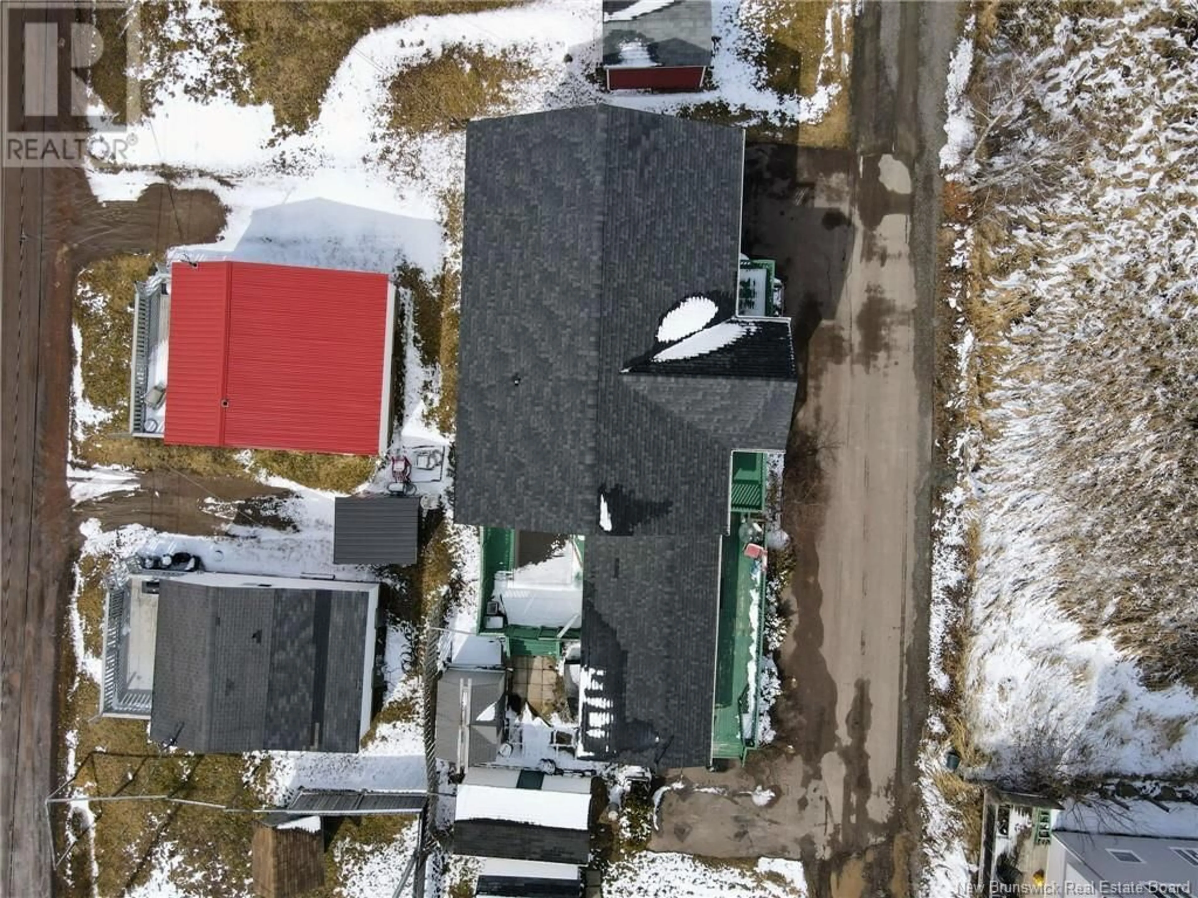 A pic from outside/outdoor area/front of a property/back of a property/a pic from drone, street for 36 MILLOCK STREET, Pointe-Du-Chêne New Brunswick E4P4R1