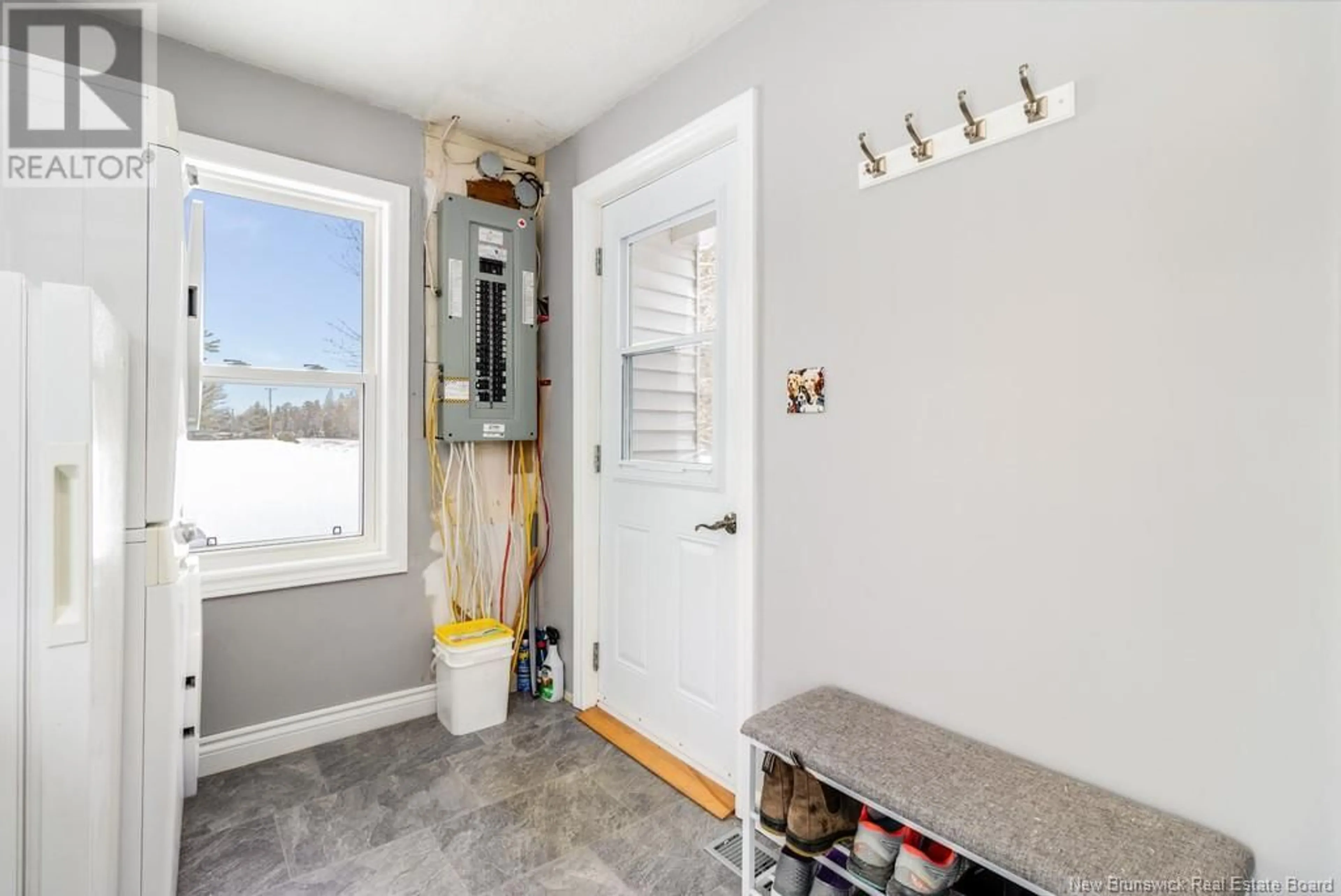 Indoor entryway for 11472 10 ROUTE, Coles Island New Brunswick E4C2R1