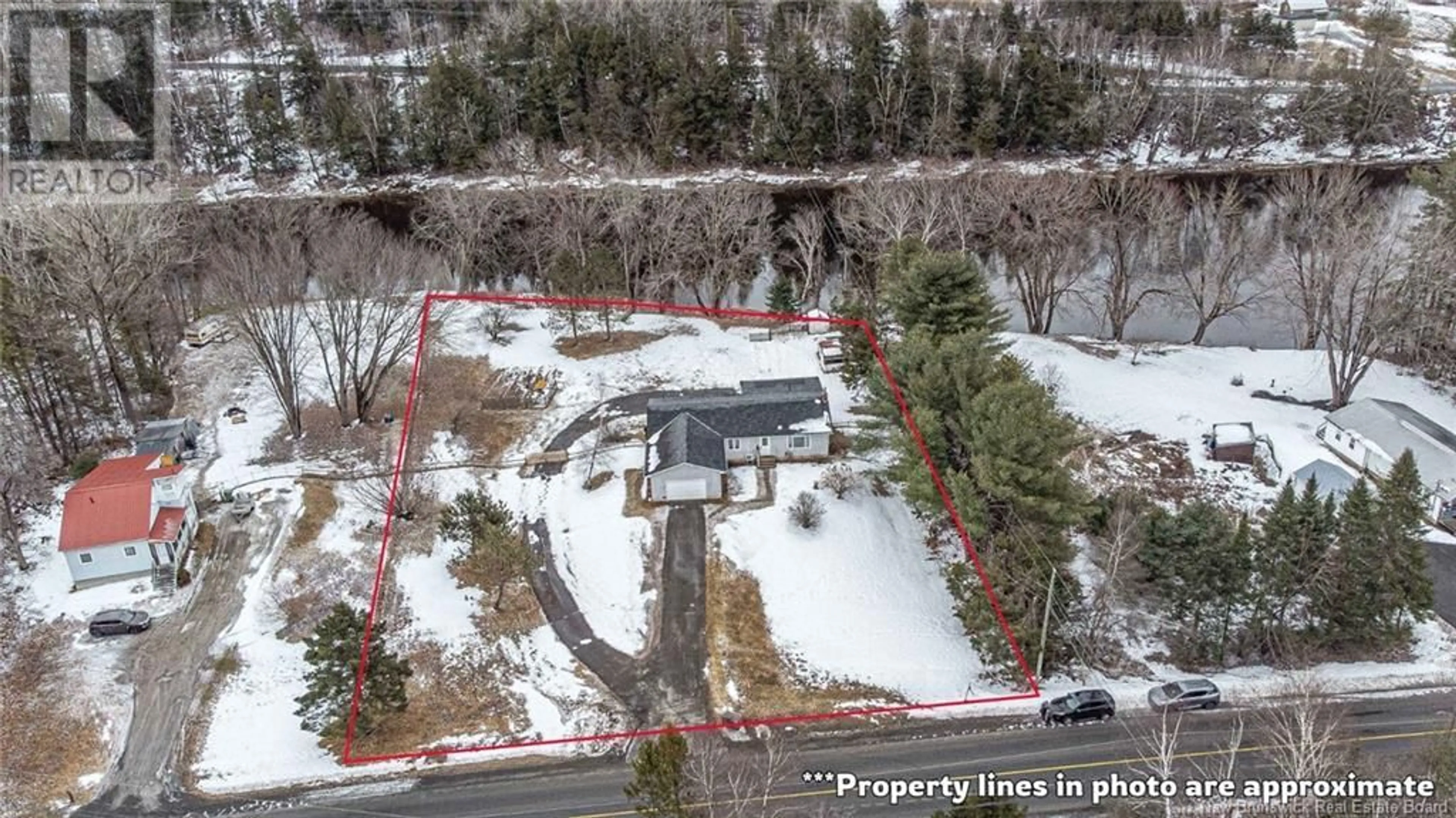 A pic from outside/outdoor area/front of a property/back of a property/a pic from drone, building for 828 CANADA STREET, Penniac New Brunswick E3A9C4